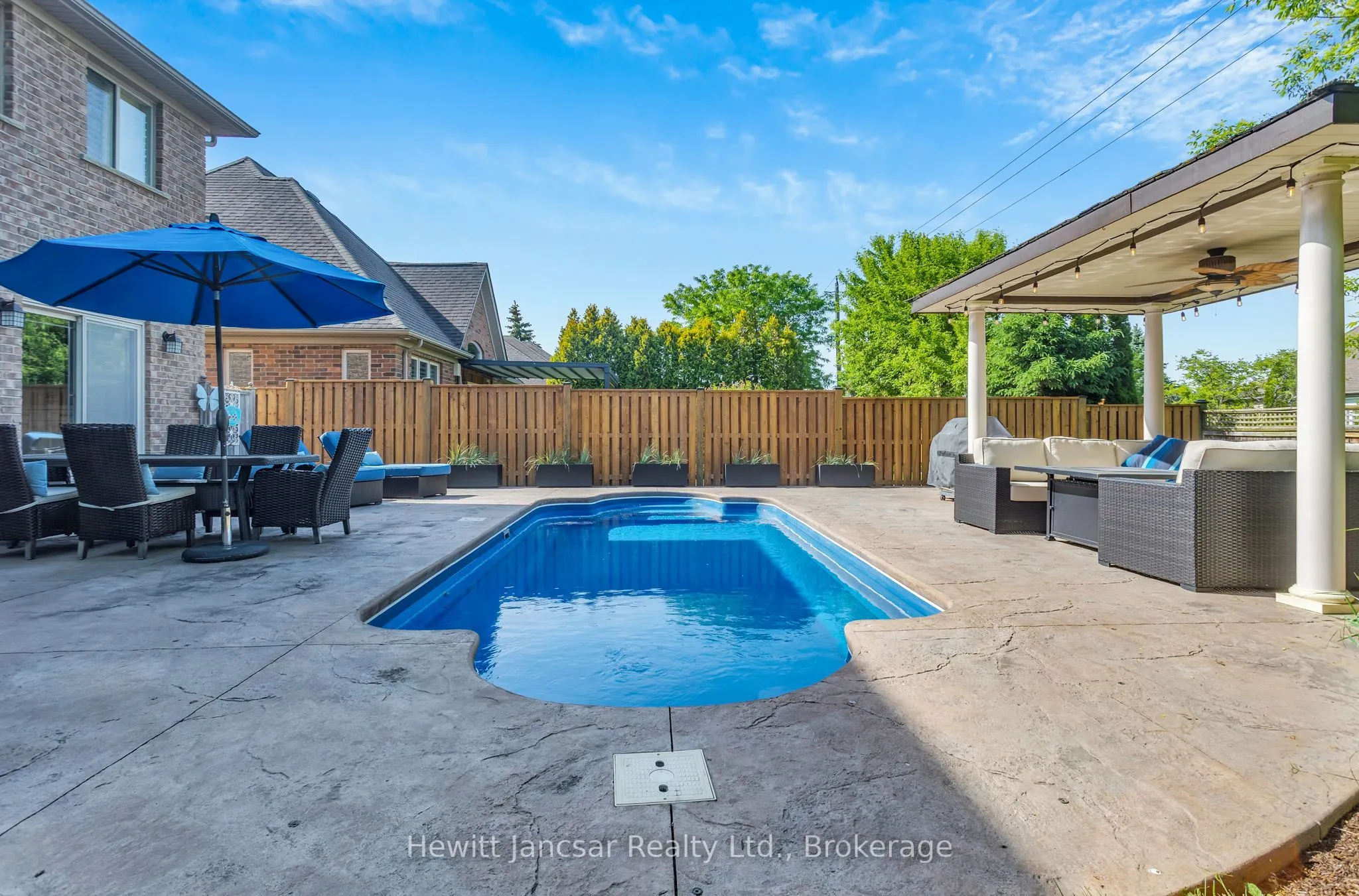 211 Terrace Wood Crescent