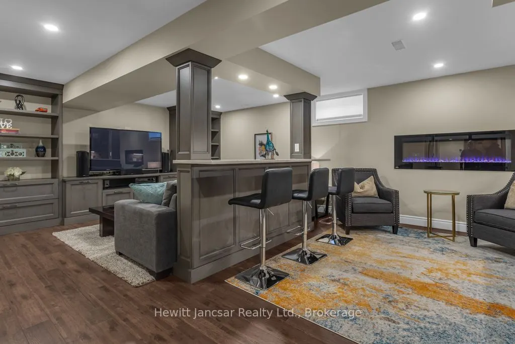 211 Terrace Wood Crescent