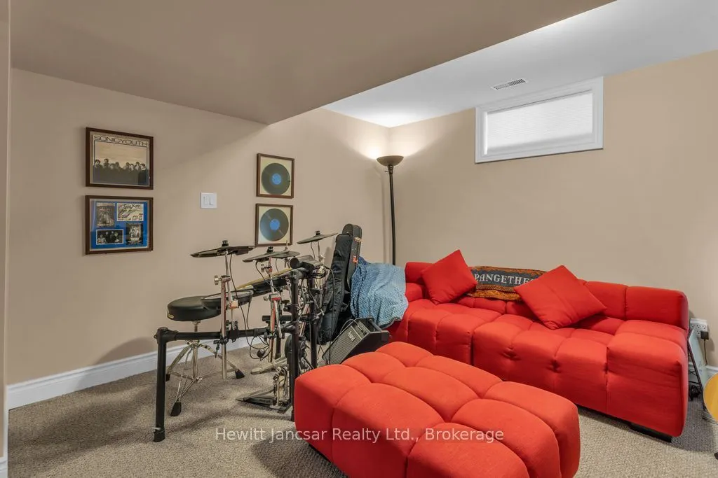 211 Terrace Wood Crescent