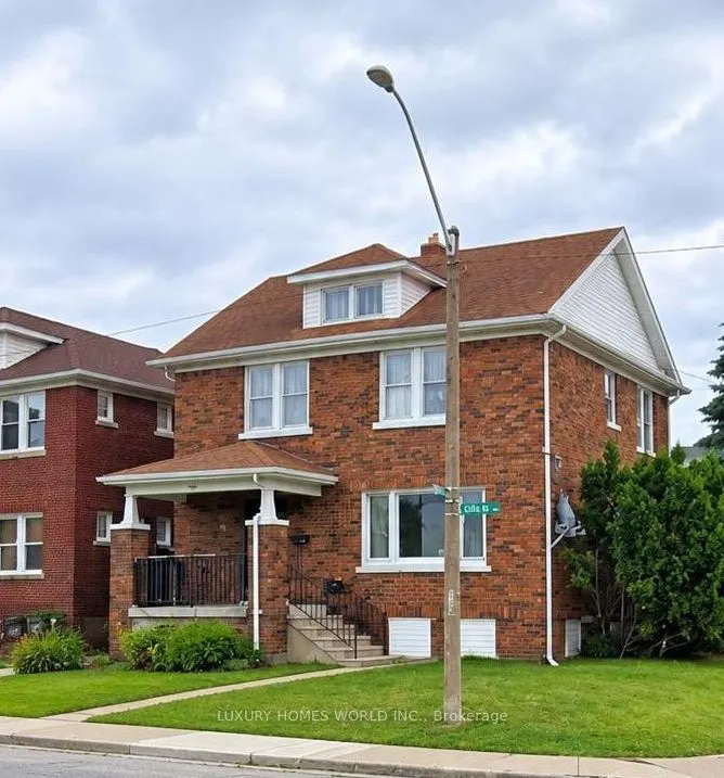 589 Giles Boulevard W