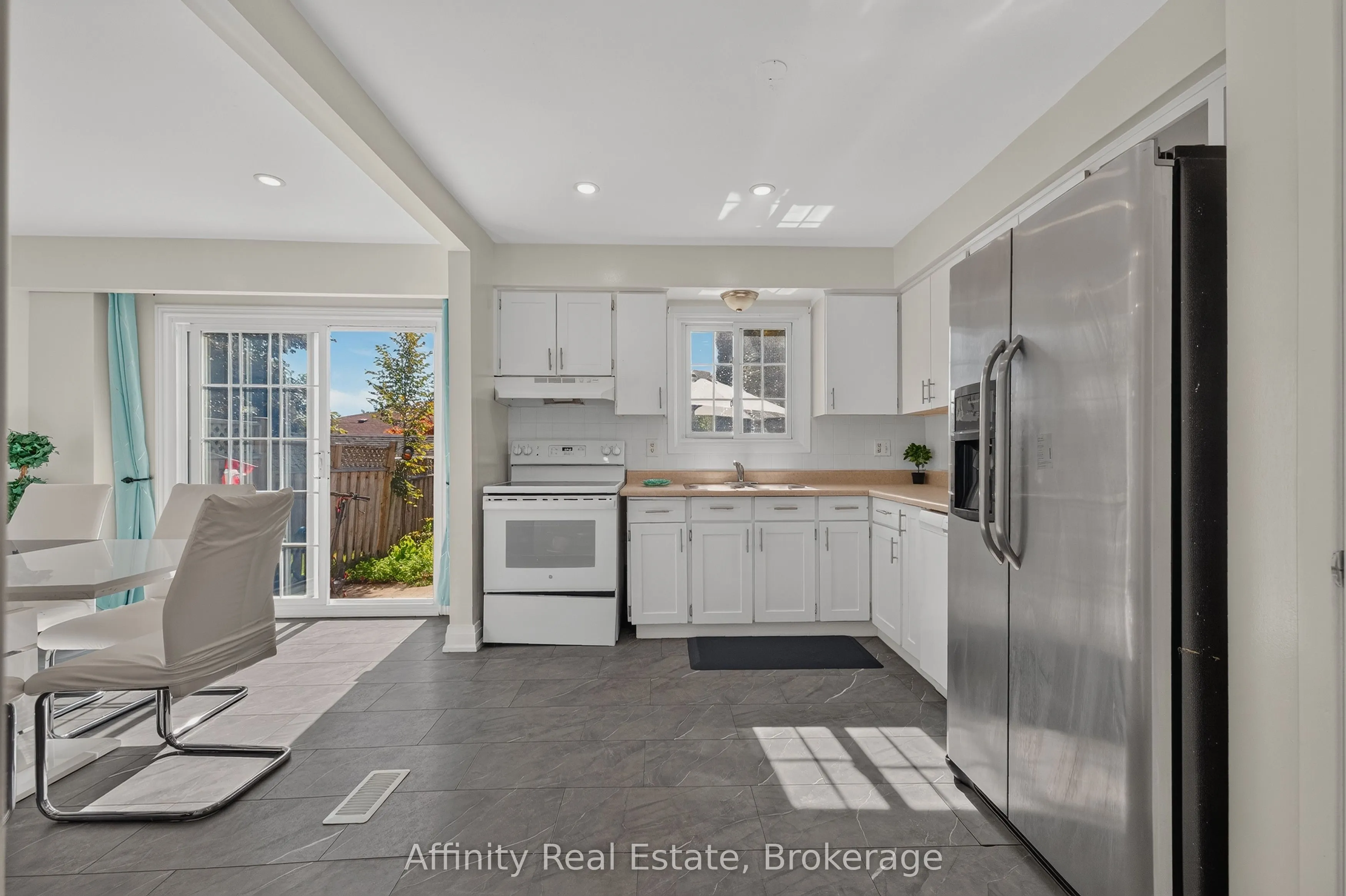 59 Ralgreen Crescent
