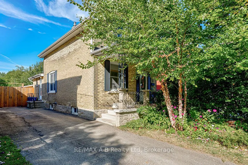 54 Mcnab Street S