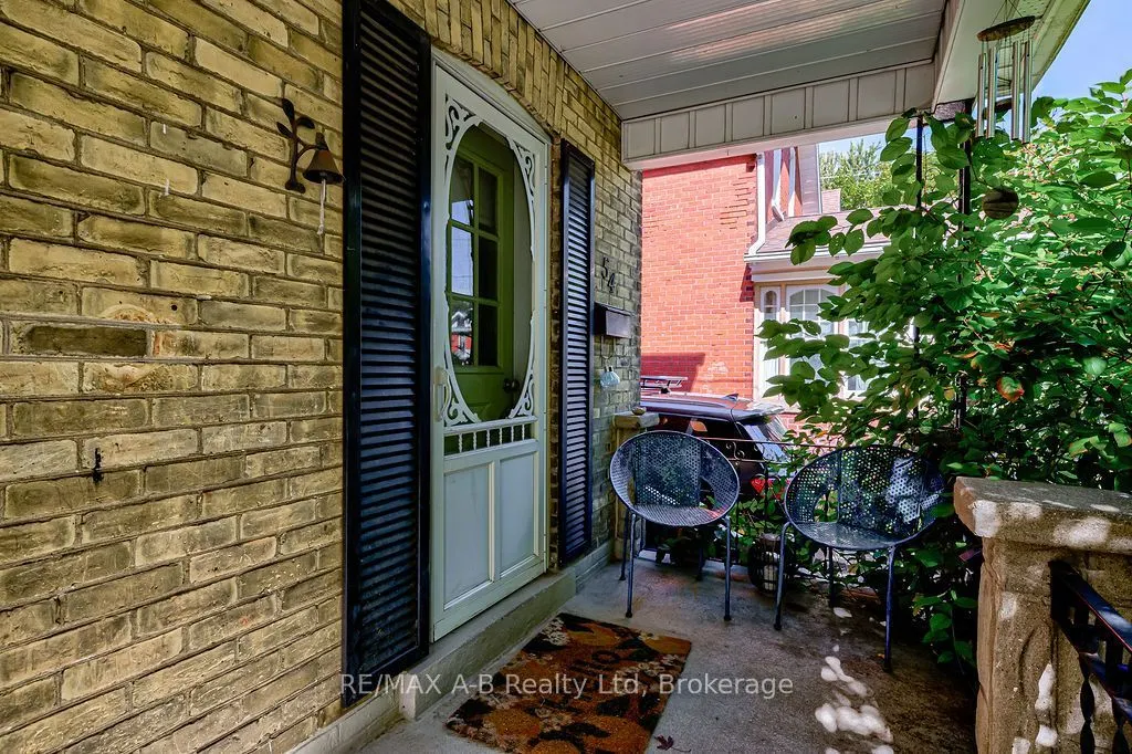 54 Mcnab Street S
