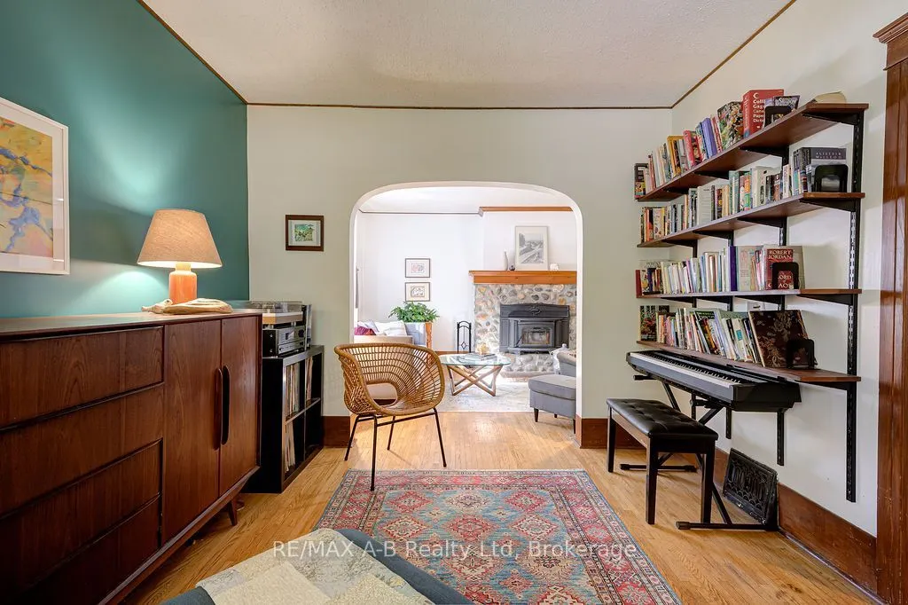 54 Mcnab Street S