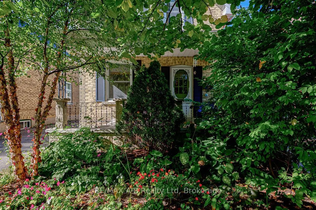 54 Mcnab Street S