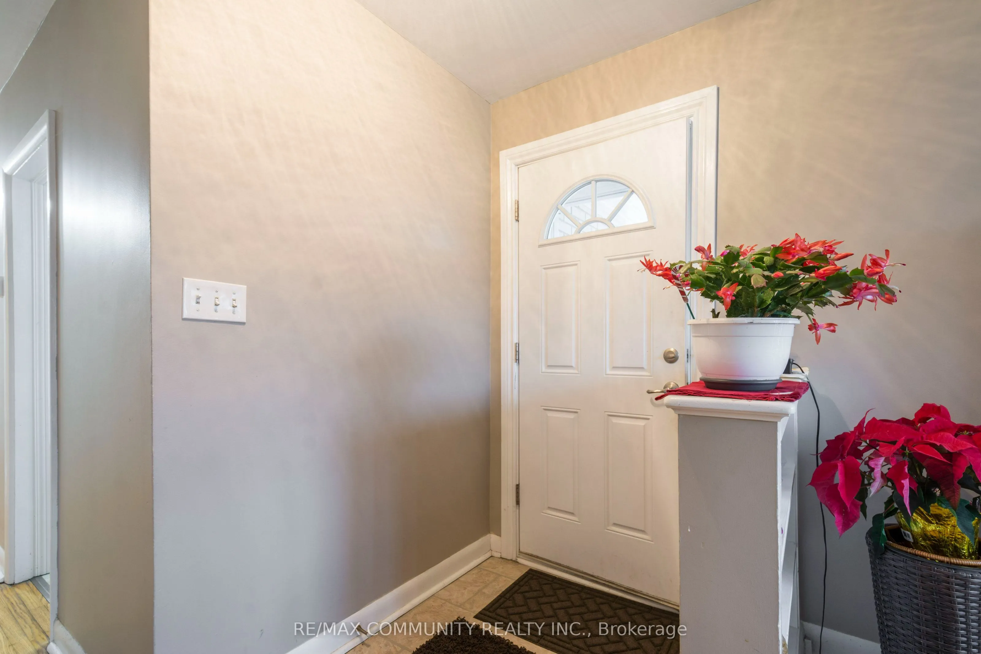 69 Elizabeth Crescent #Main Floor