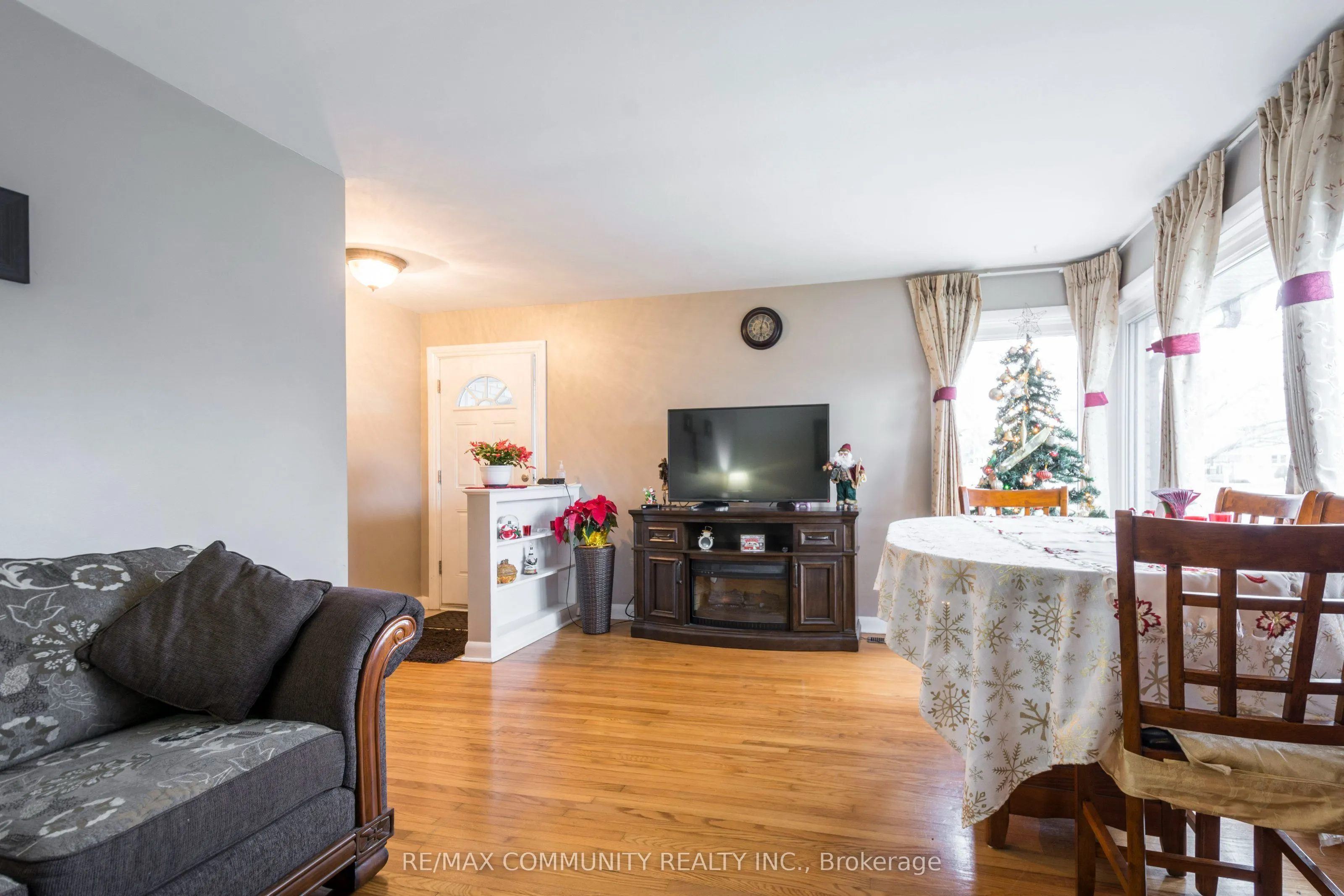 69 Elizabeth Crescent #Main Floor