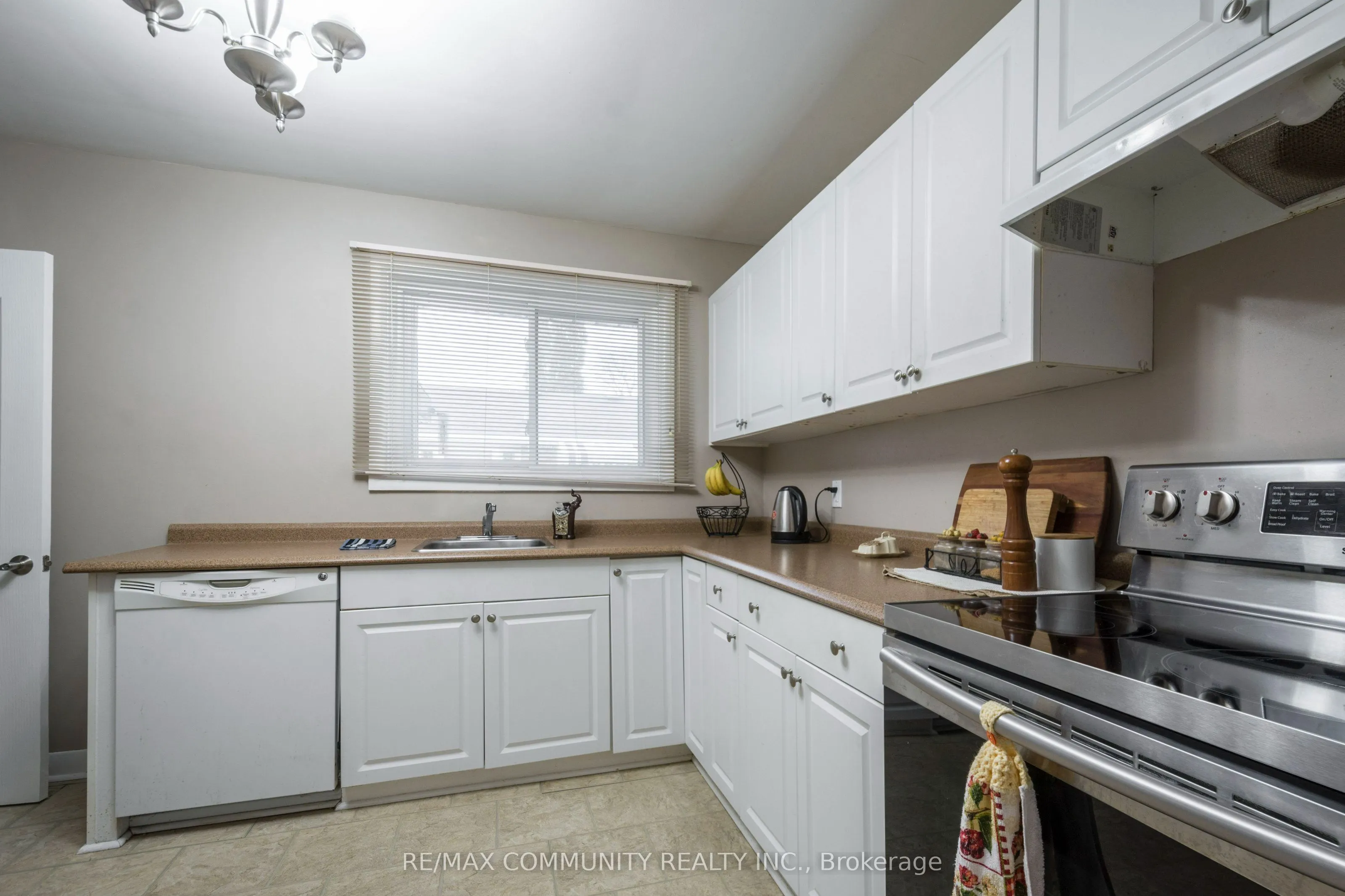 69 Elizabeth Crescent #Main Floor