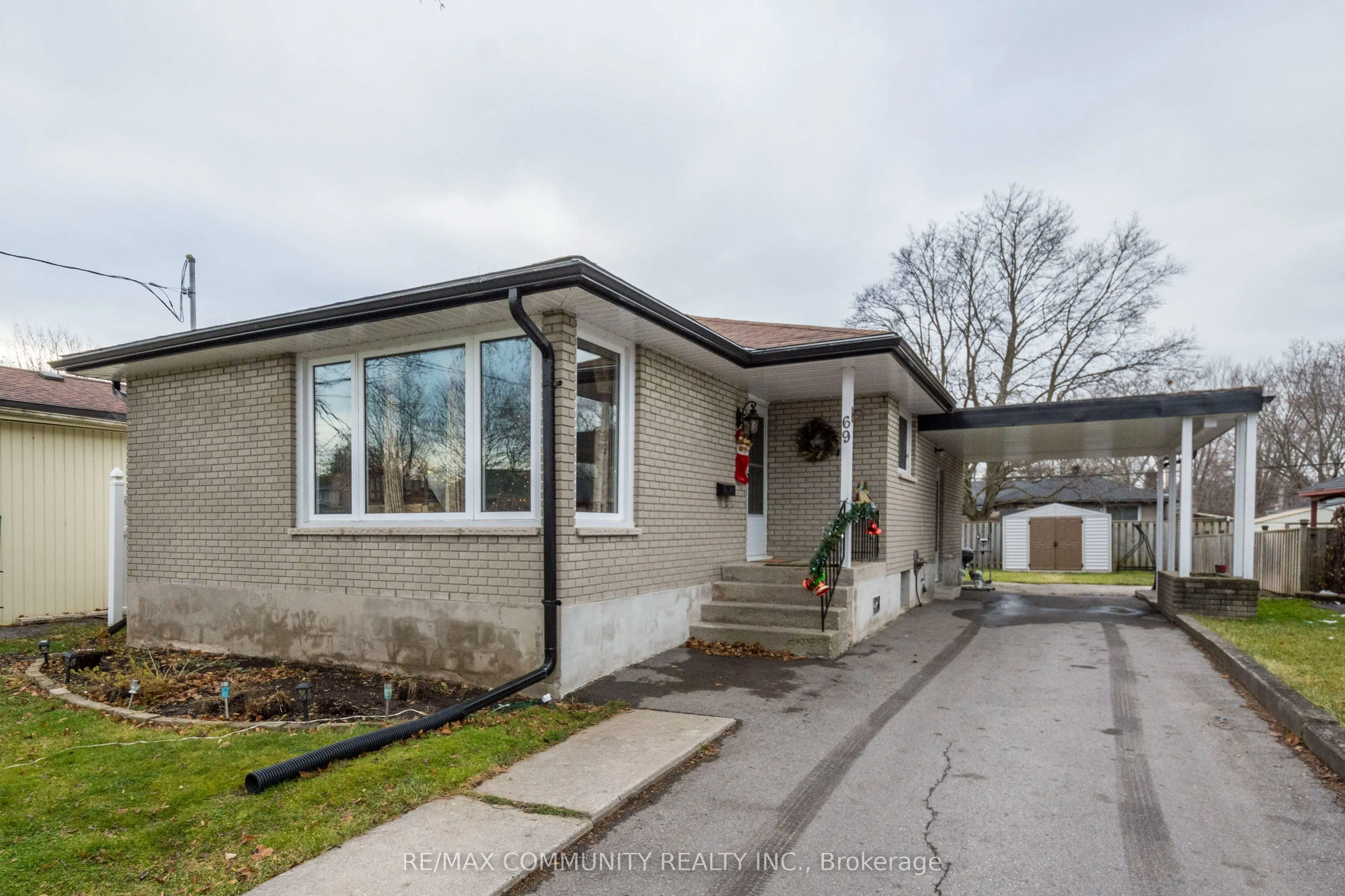 69 Elizabeth Crescent #Main Floor