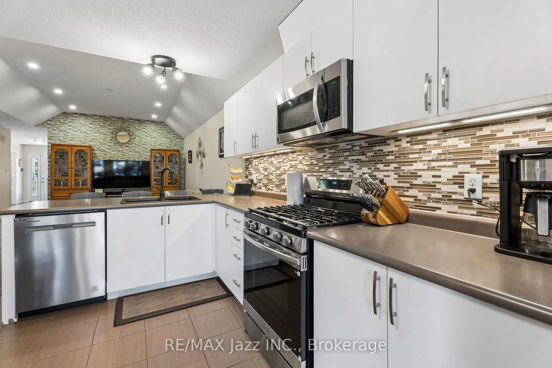 9 Trillium Way