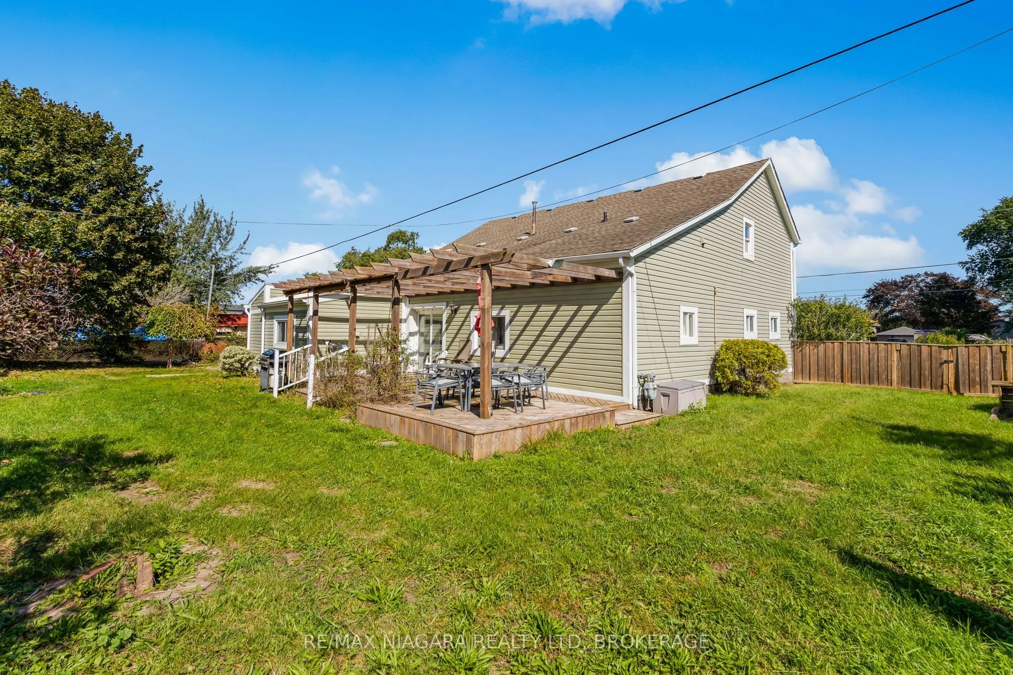 121 KNOLL Street