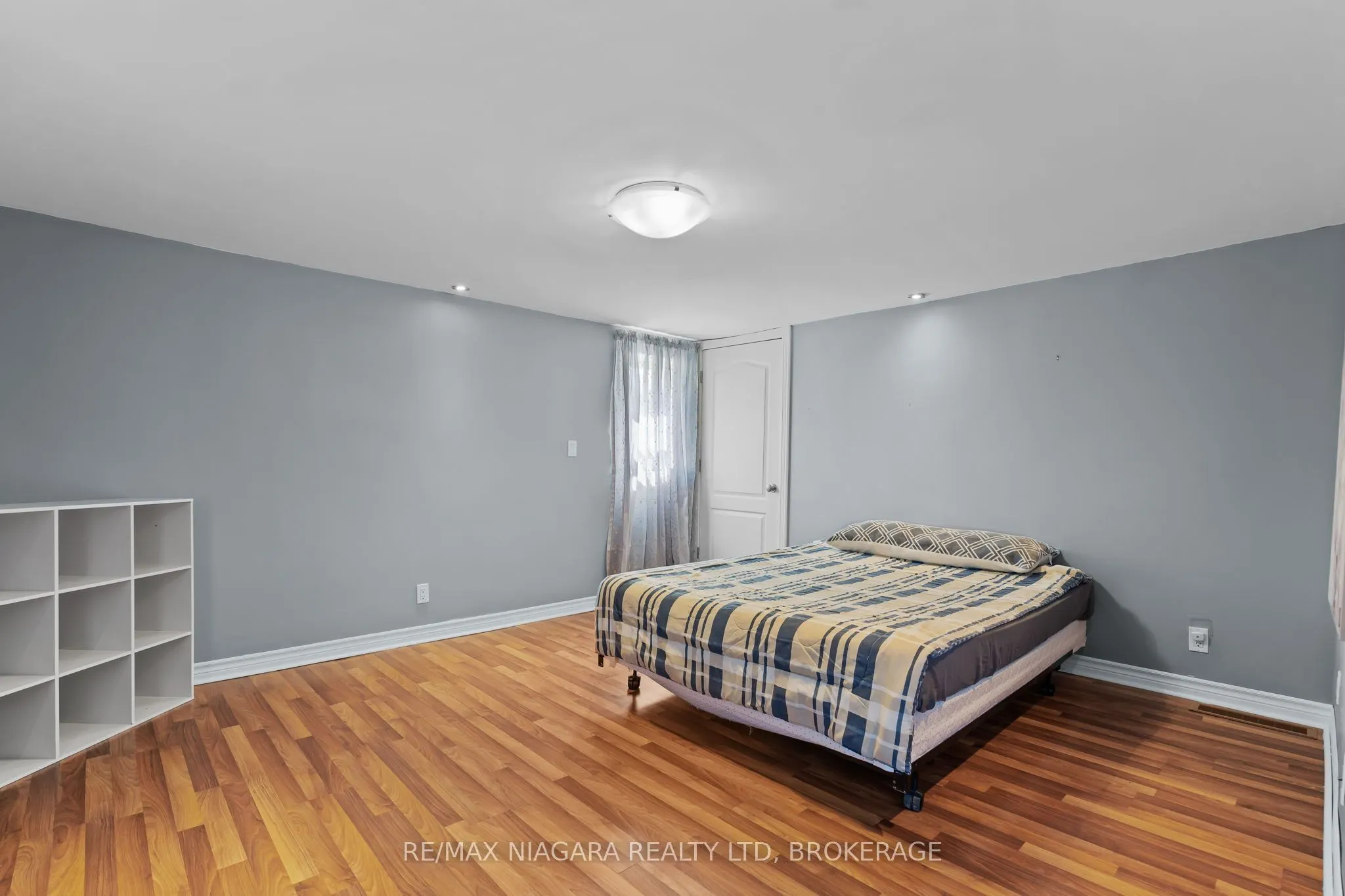 121 KNOLL Street