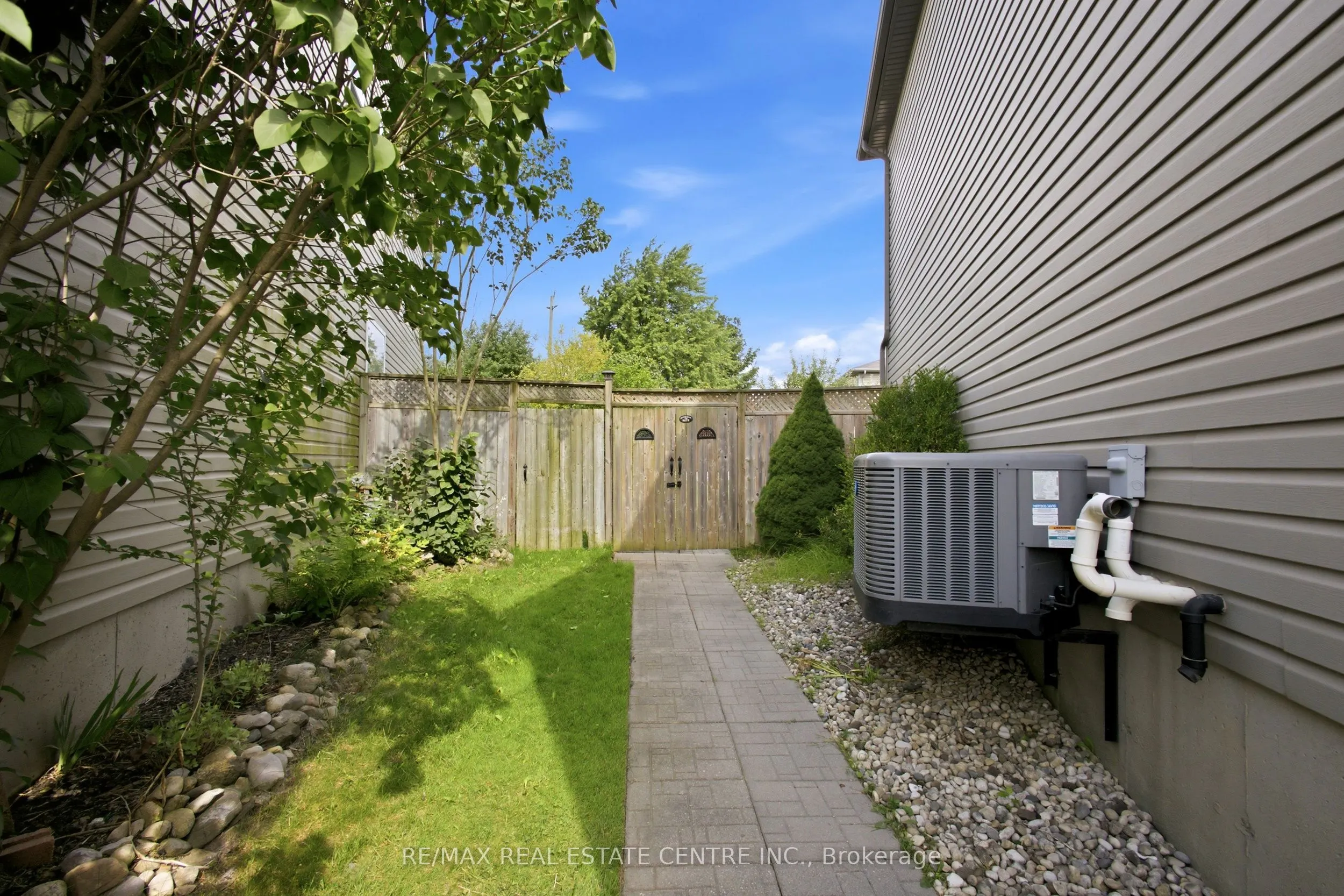 801 Hunters Gate Crescent