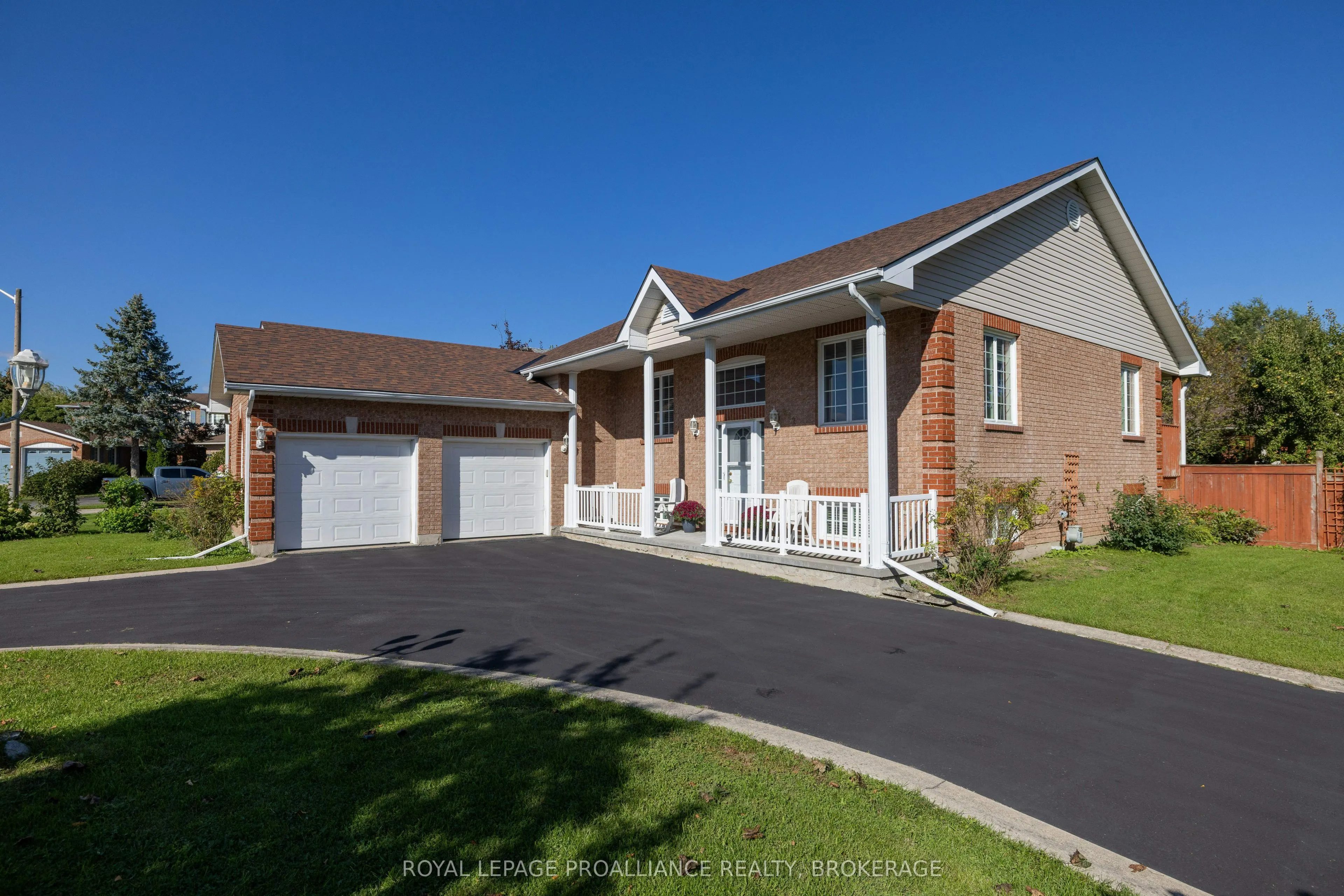 662 Millbrook Crescent