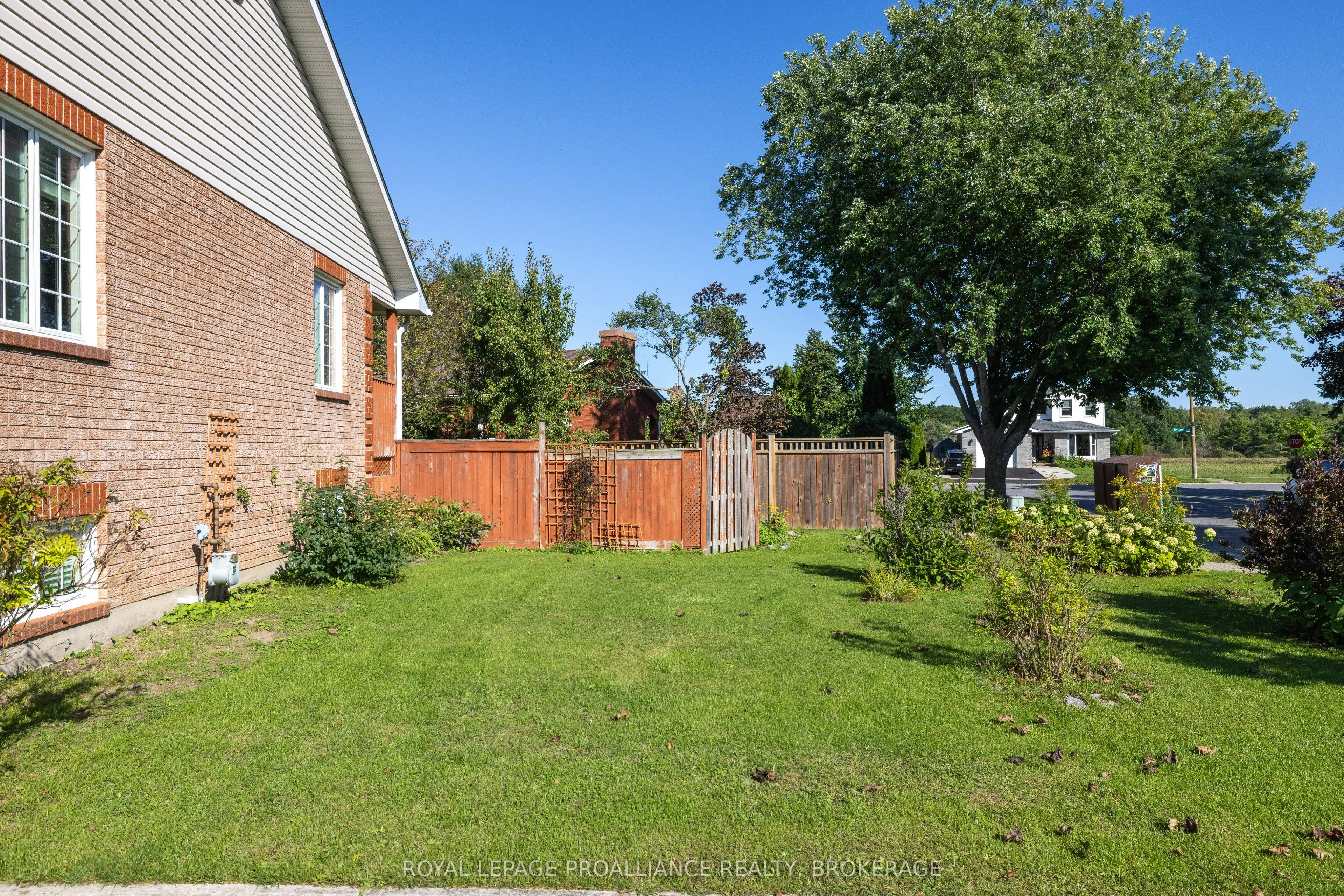 662 Millbrook Crescent