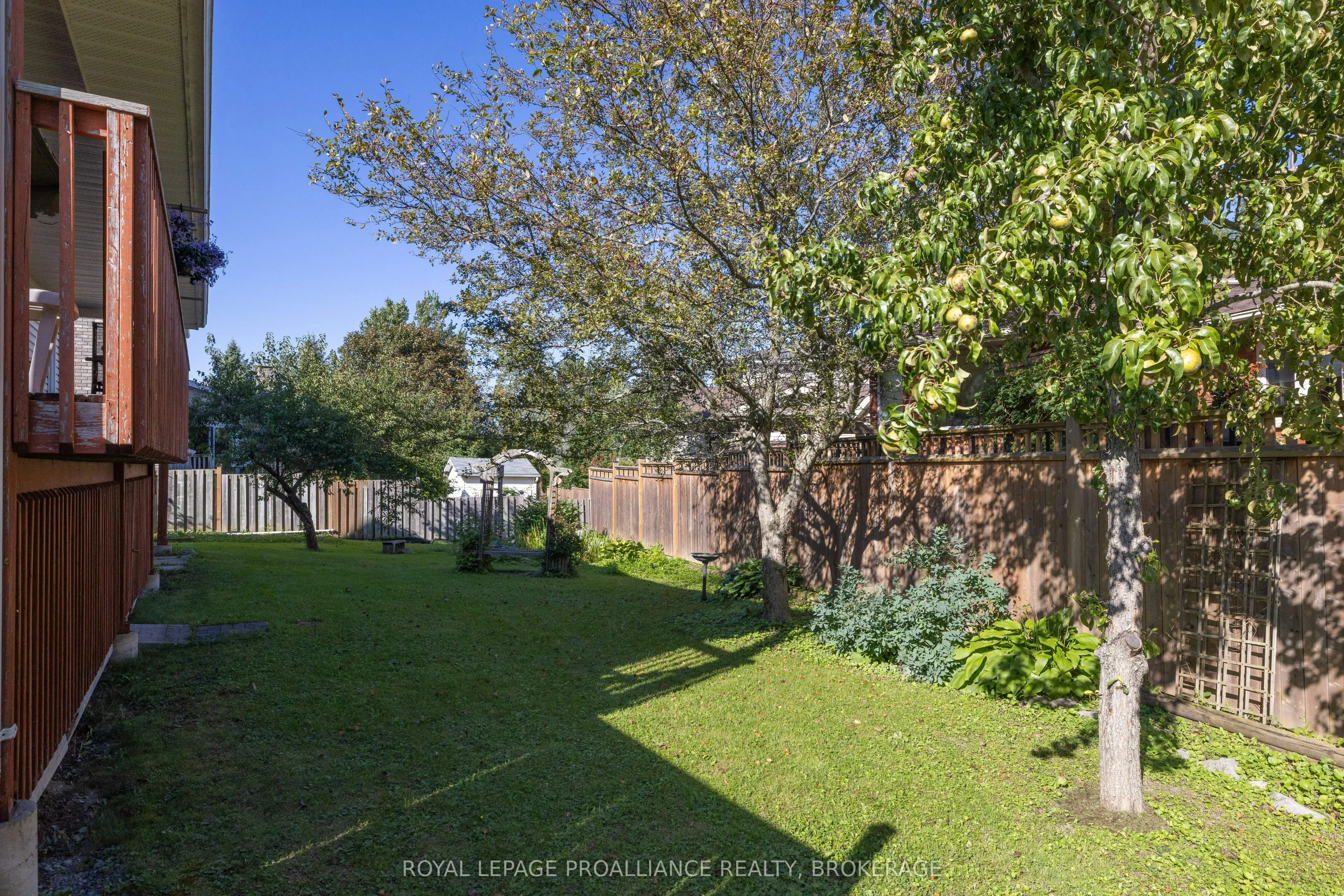 662 Millbrook Crescent