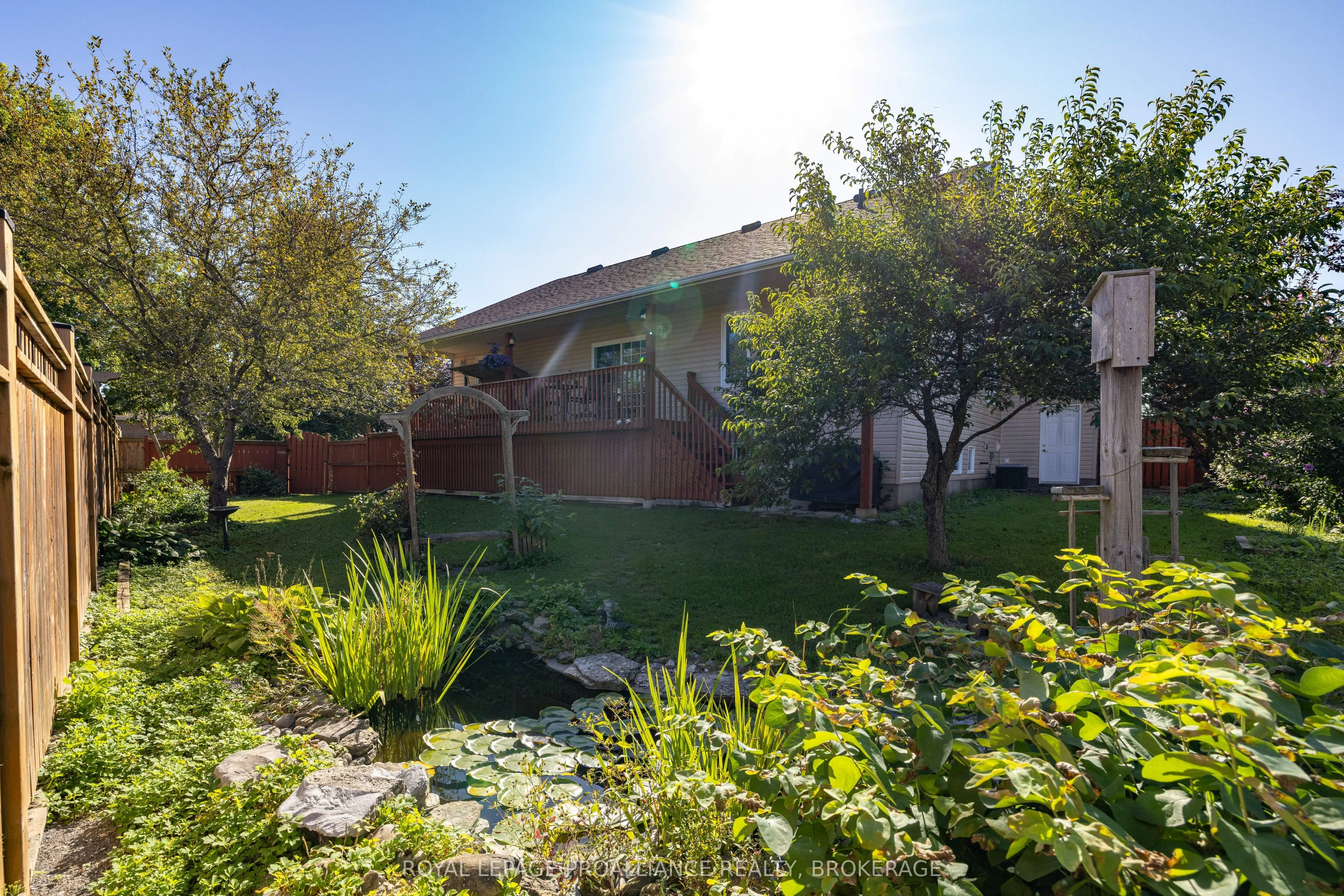 662 Millbrook Crescent