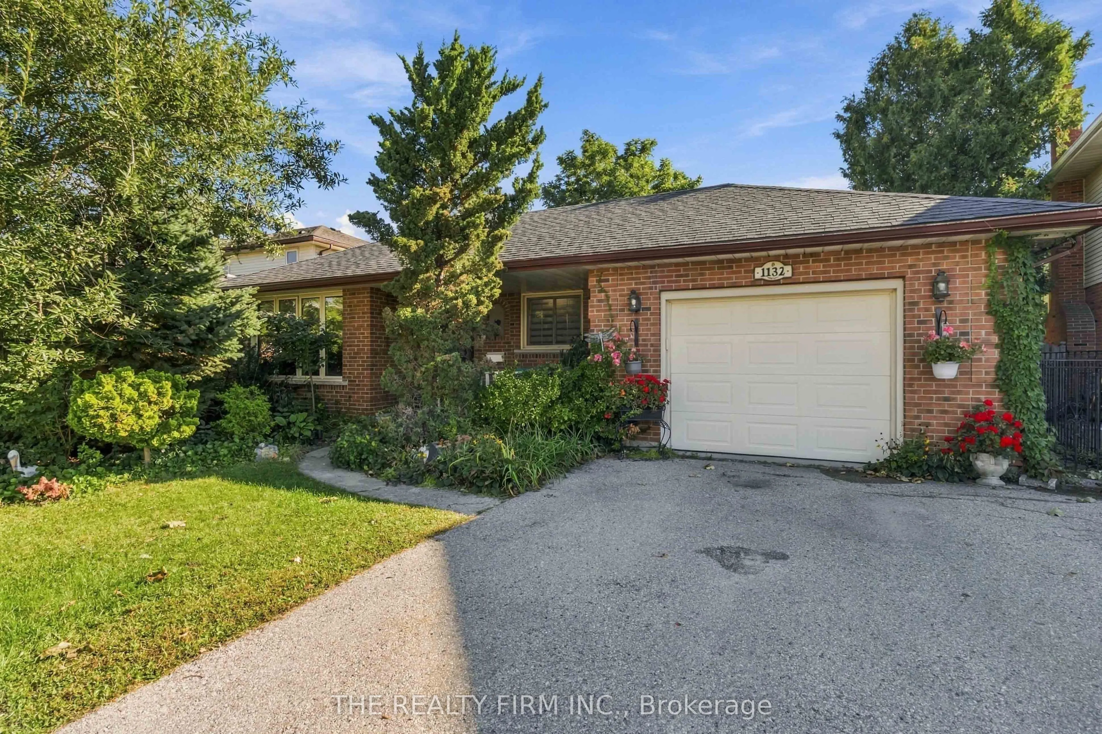 1132 Iroquois Crescent