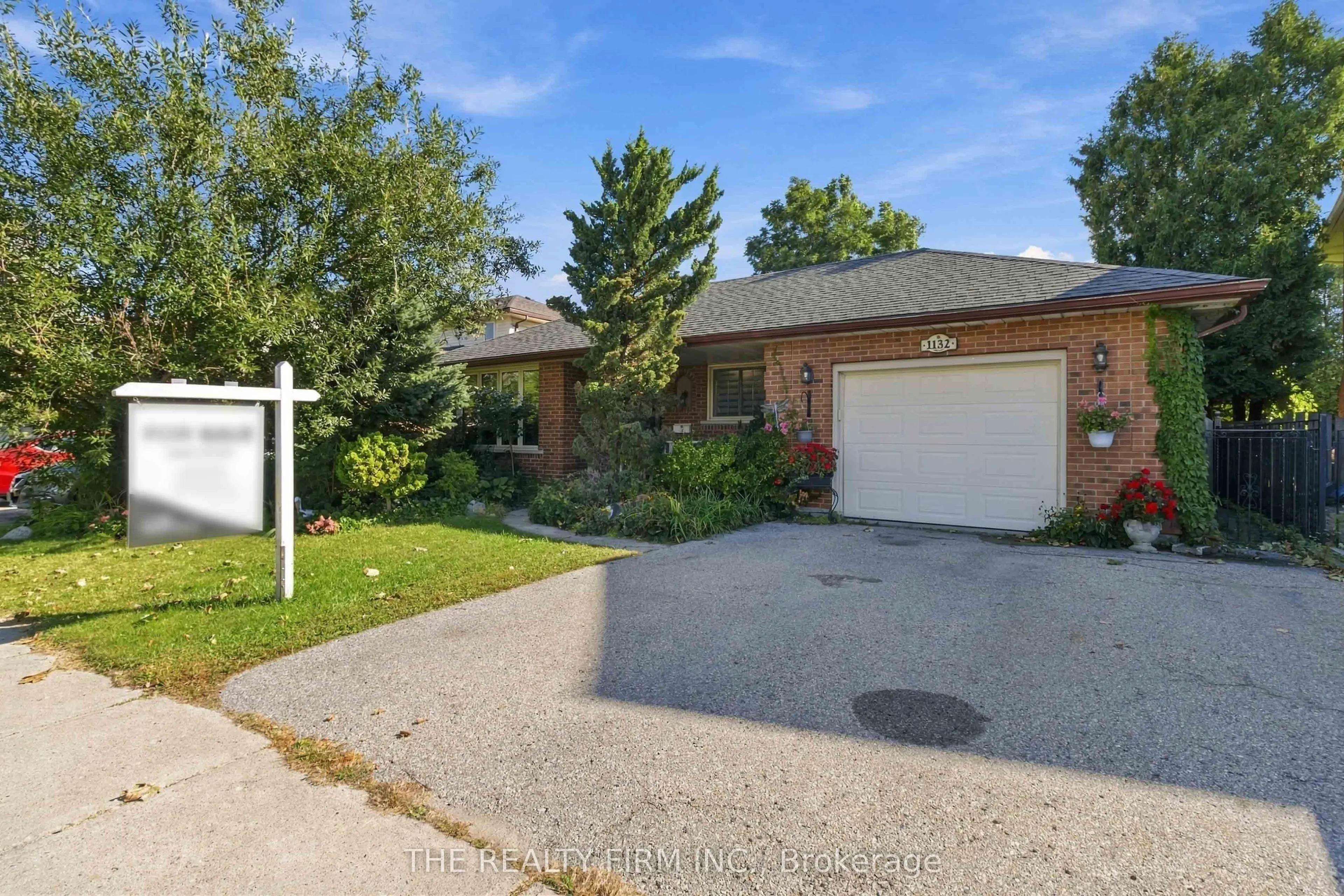 1132 Iroquois Crescent