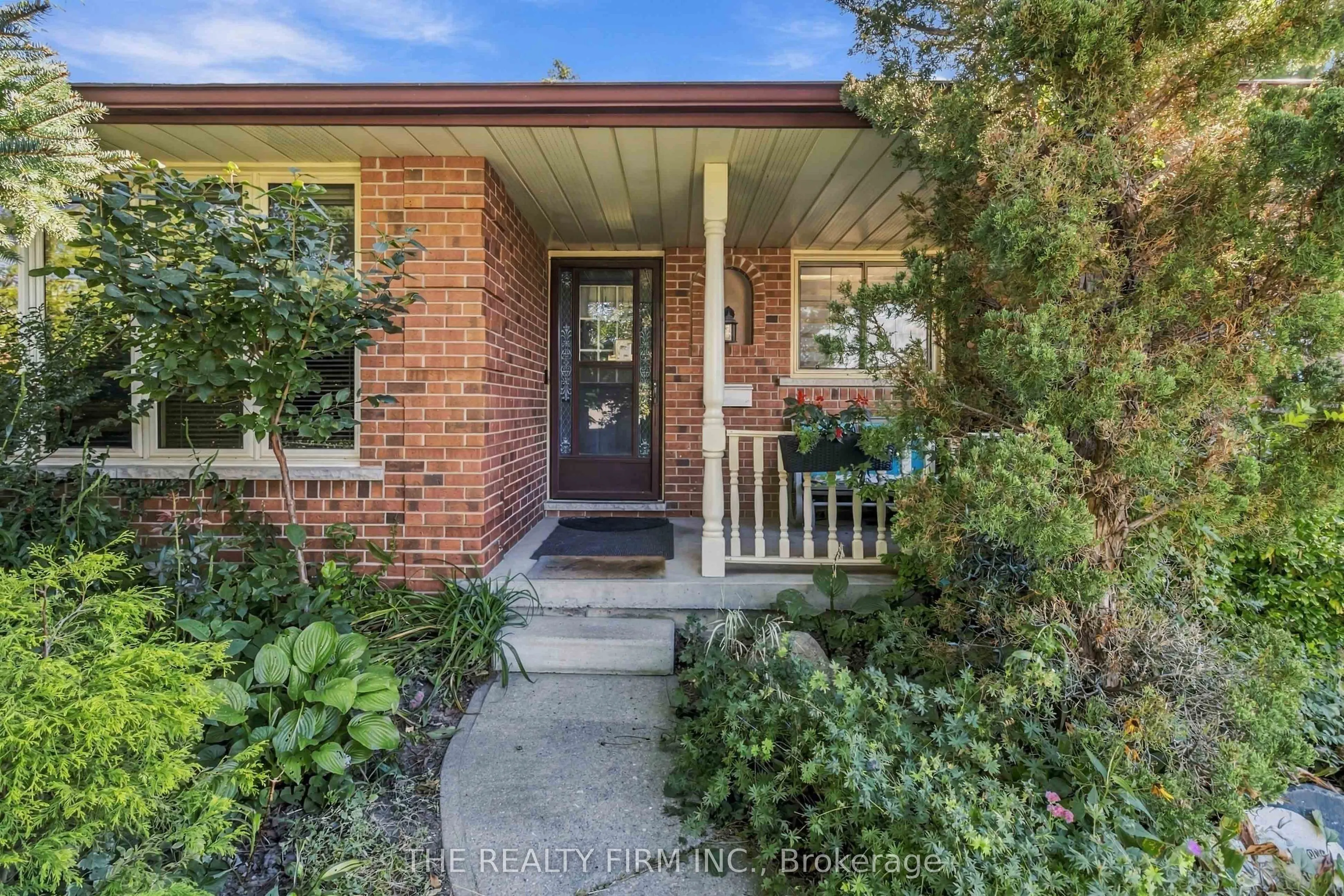 1132 Iroquois Crescent