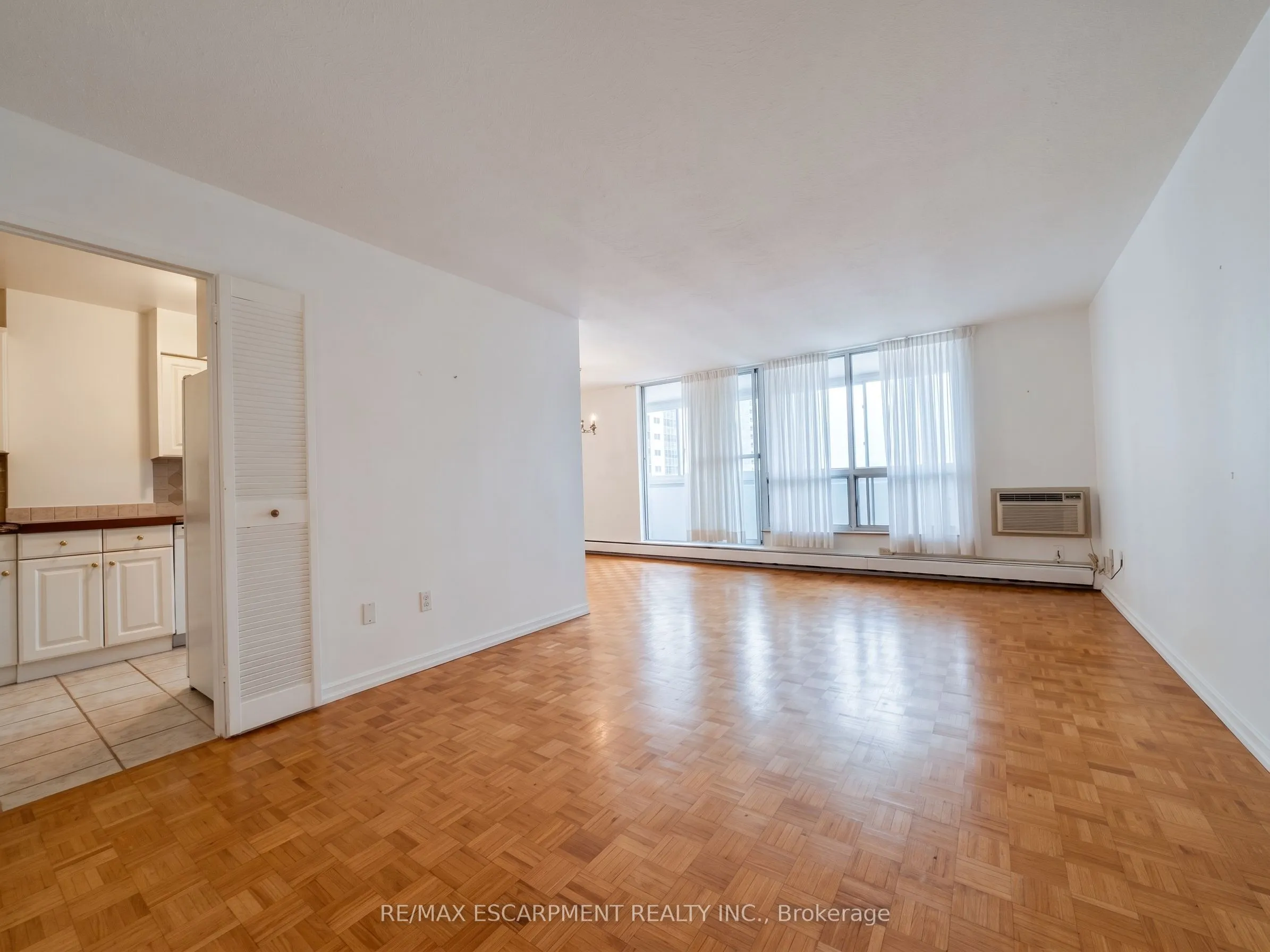 35 Towering Heights Boulevard #809