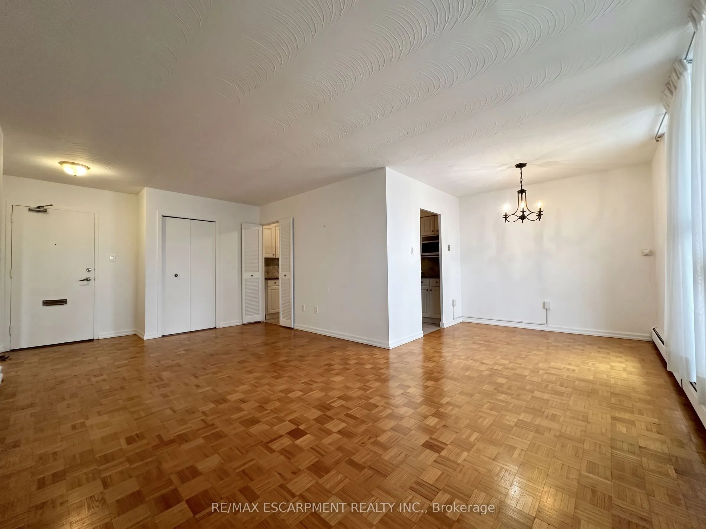 35 Towering Heights Boulevard #809