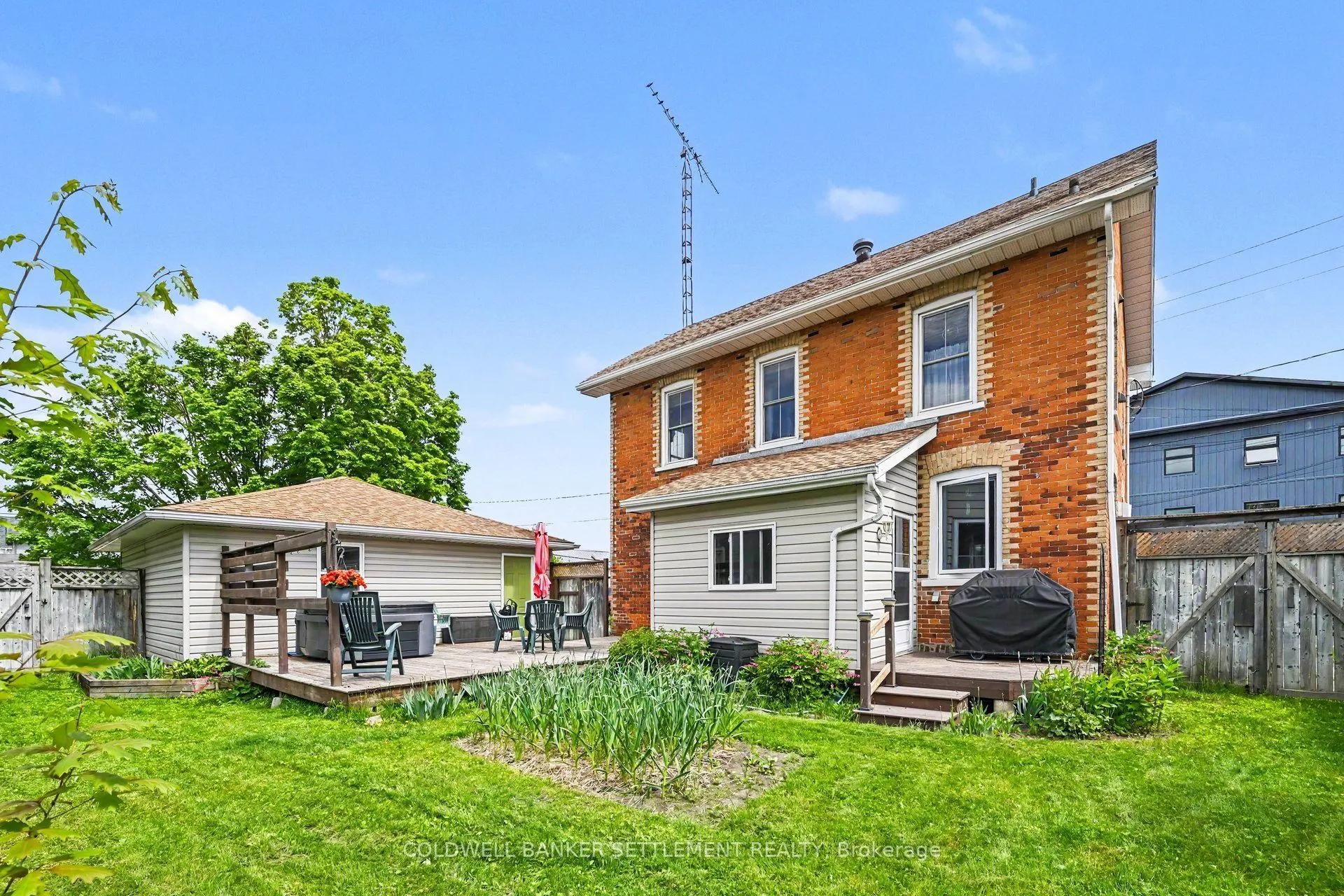 56 Drummond Street E