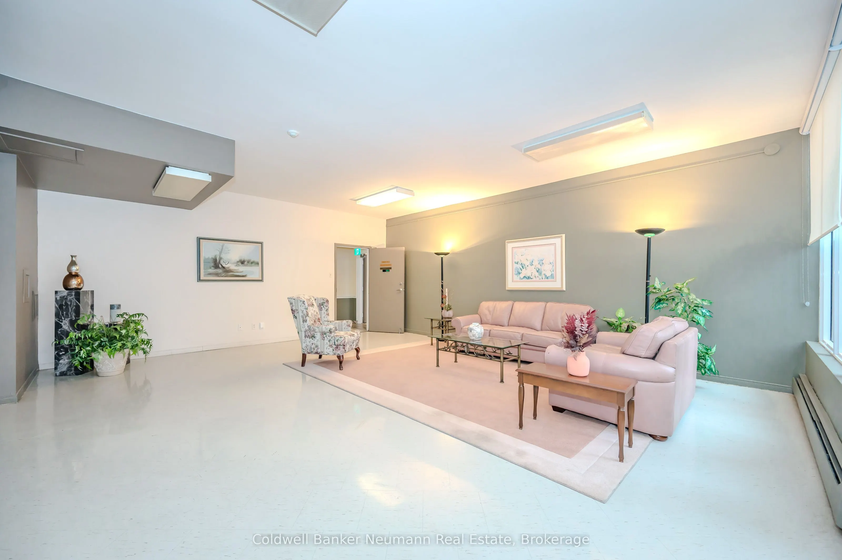 23 Woodlawn Road E #305