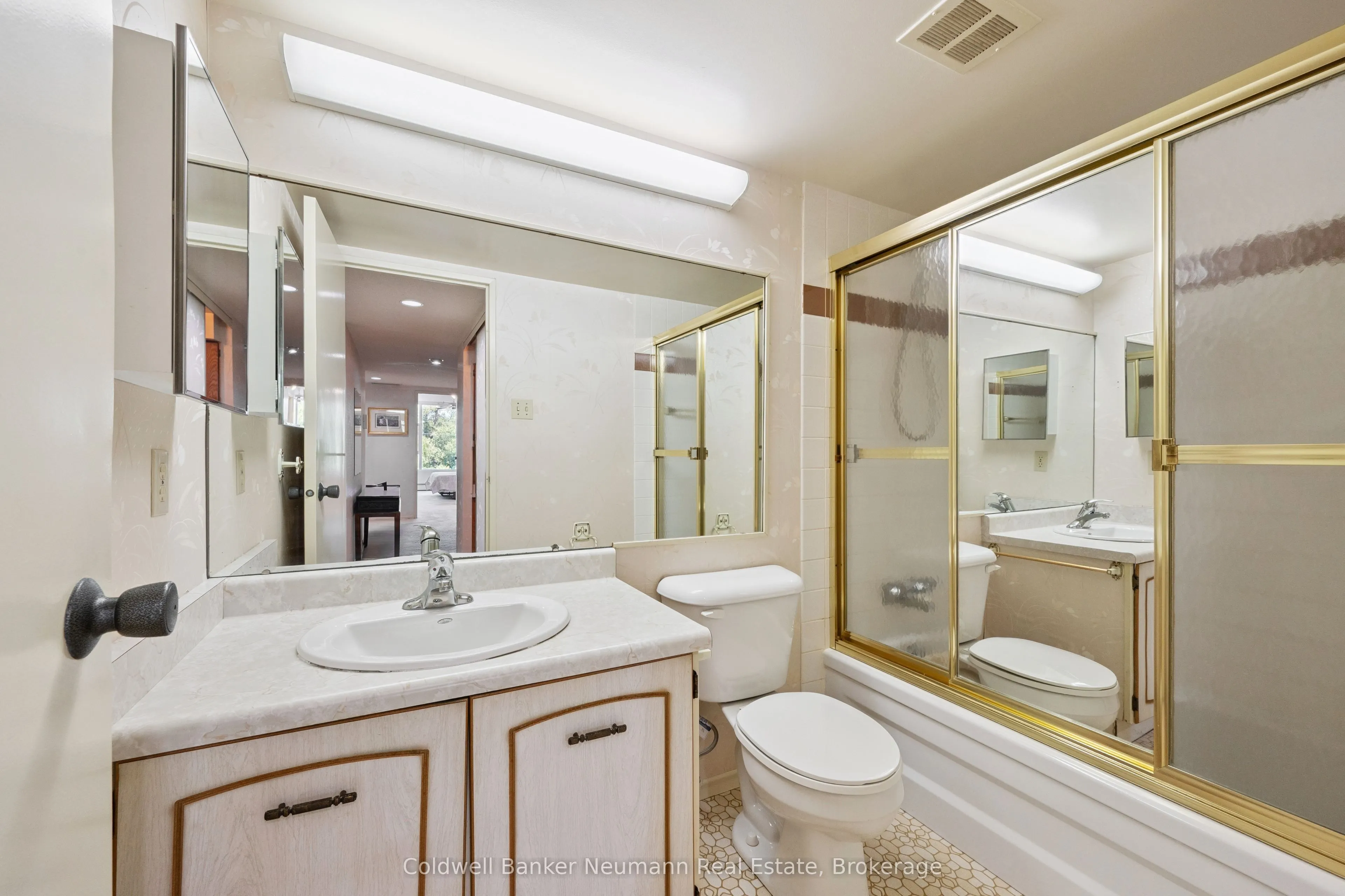 23 Woodlawn Road E #305