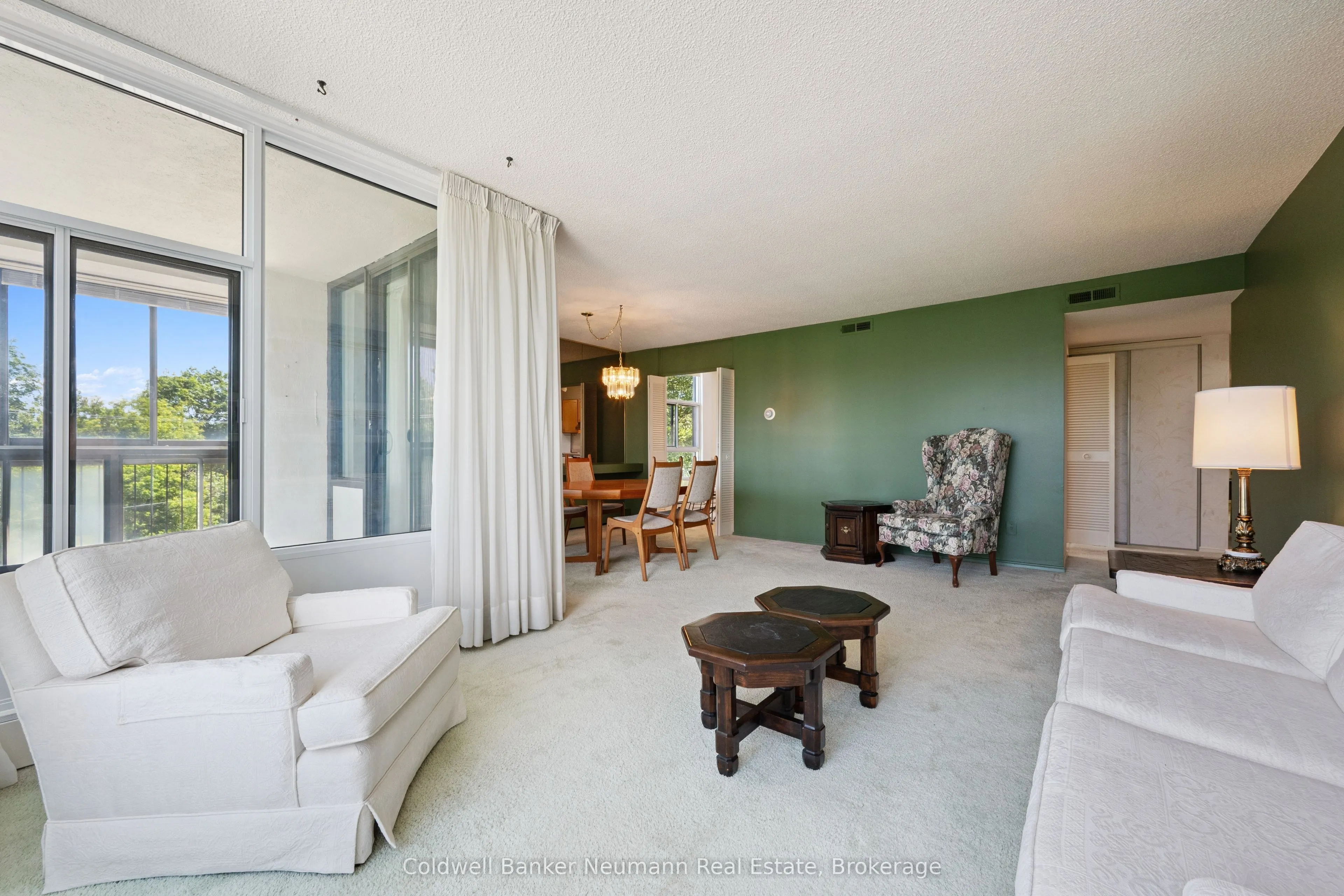 23 Woodlawn Road E #305