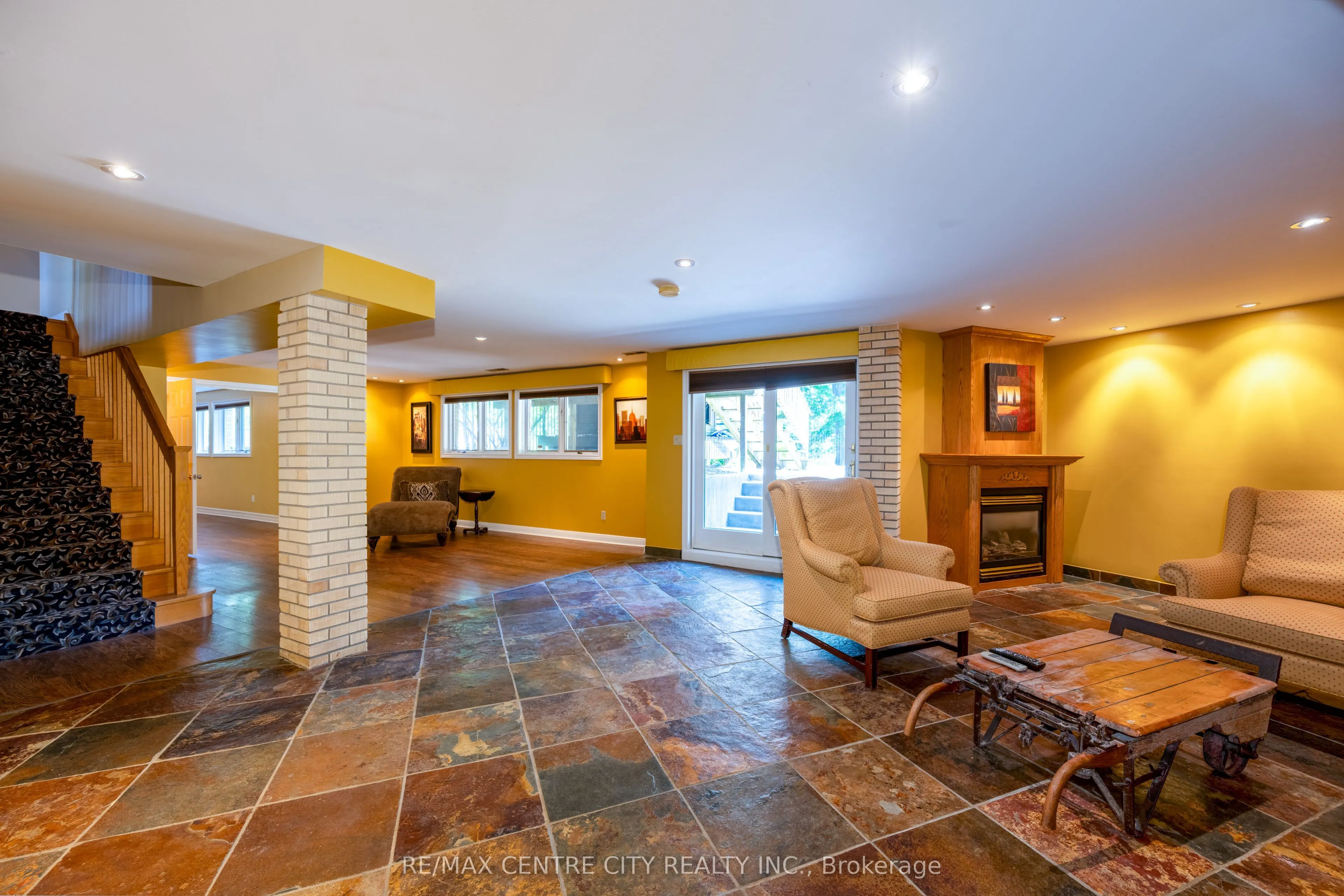 255 MILL POND Crescent