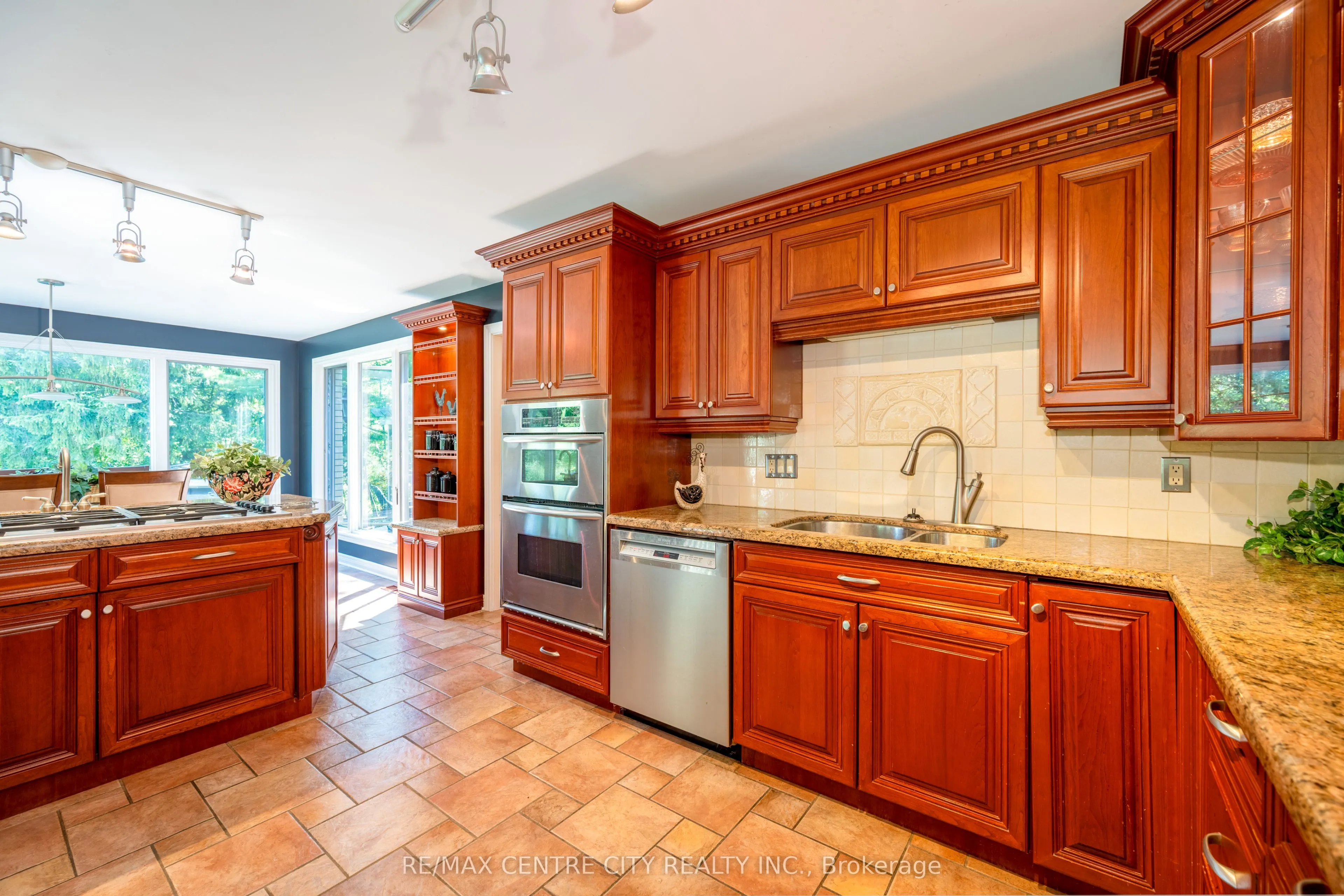 255 MILL POND Crescent