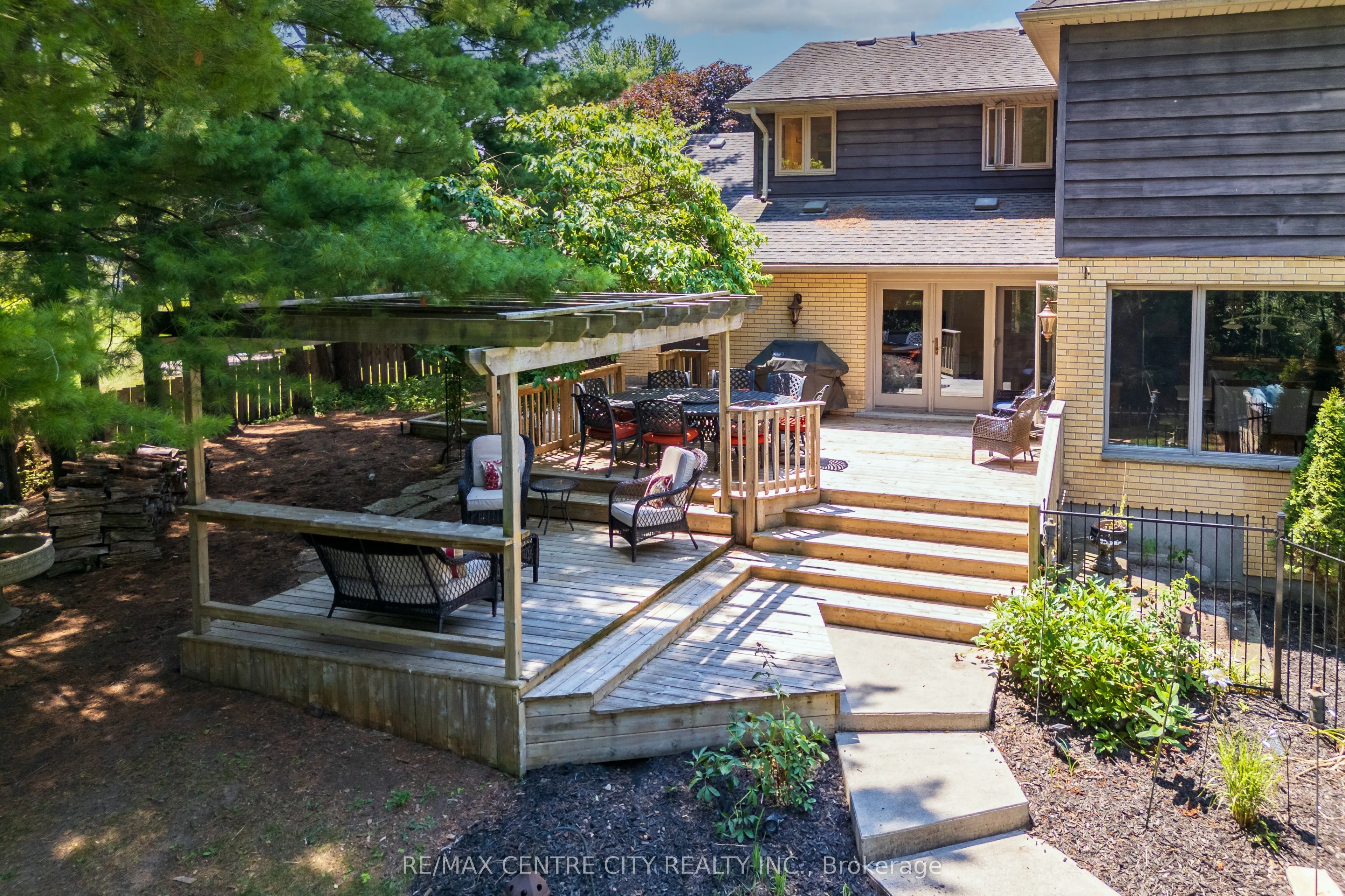 255 MILL POND Crescent