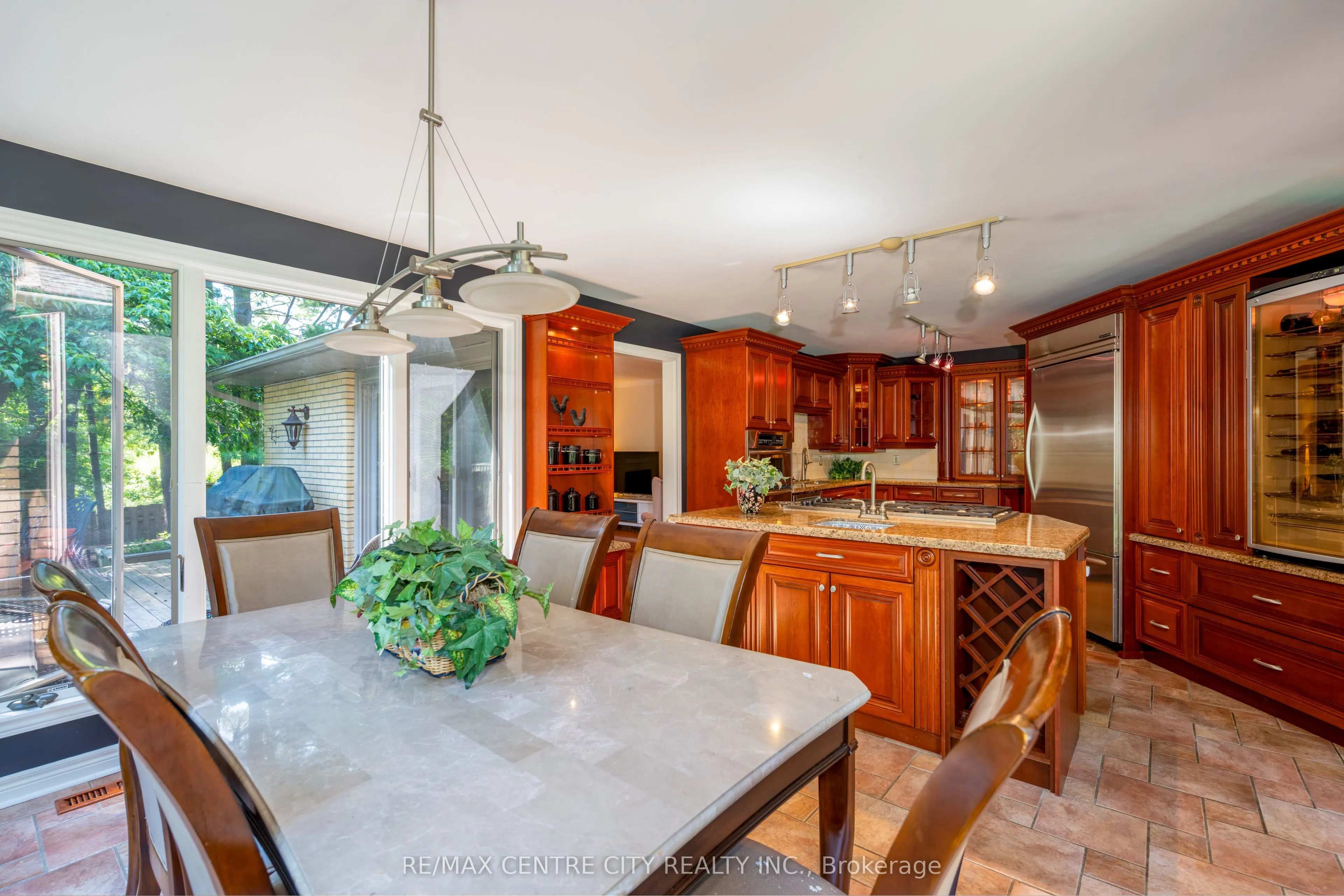 255 MILL POND Crescent