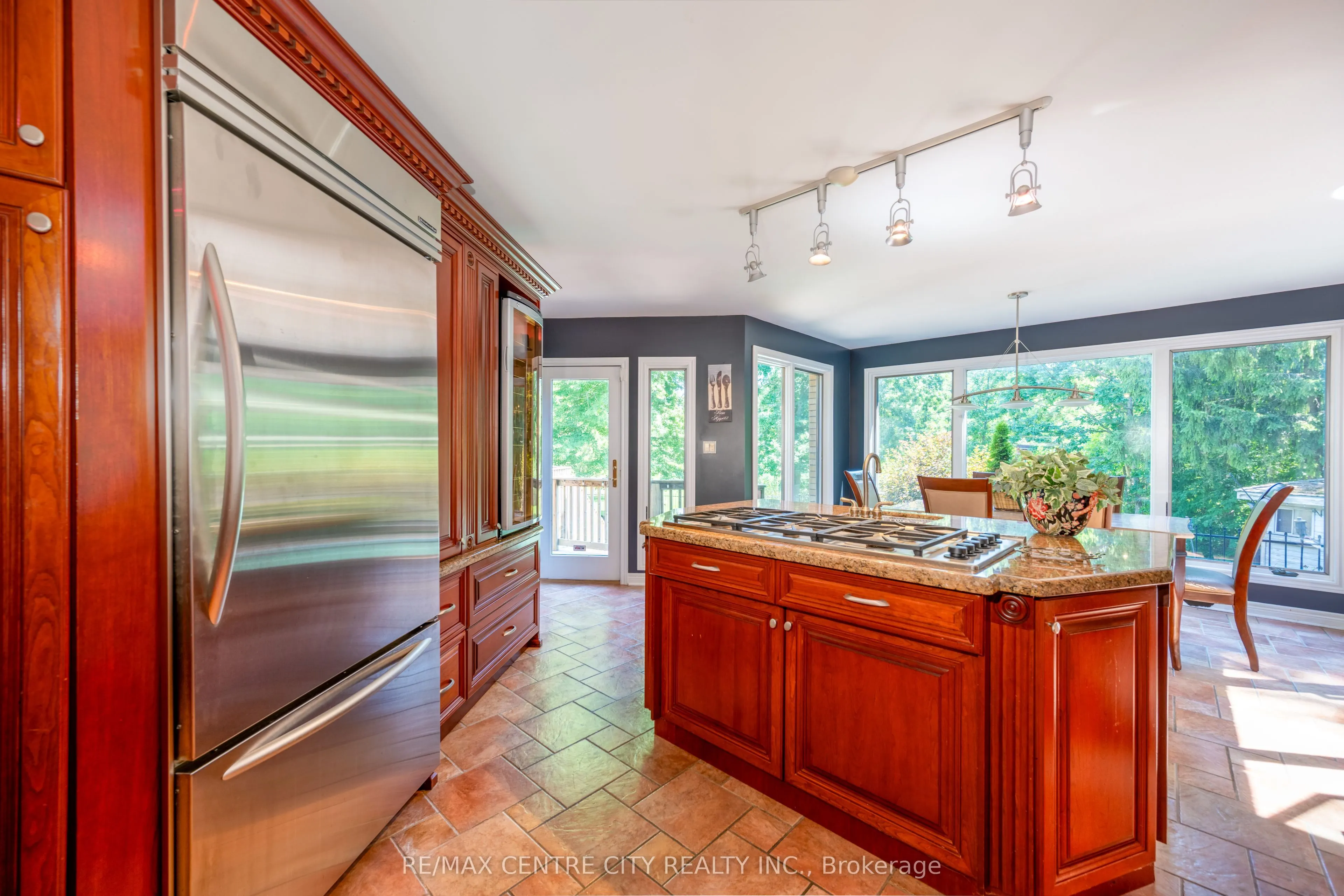 255 MILL POND Crescent