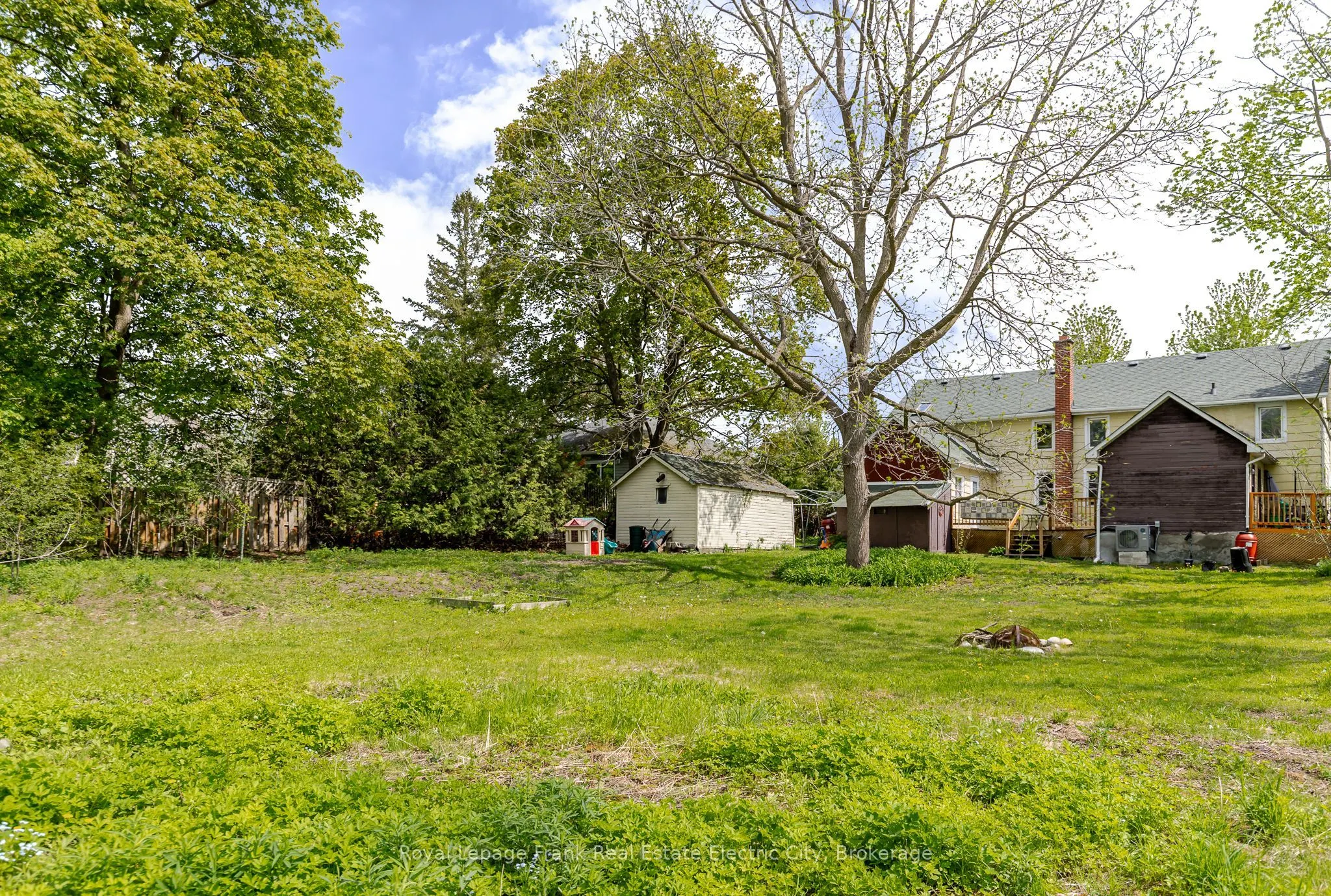 733-735 Bethune Street N