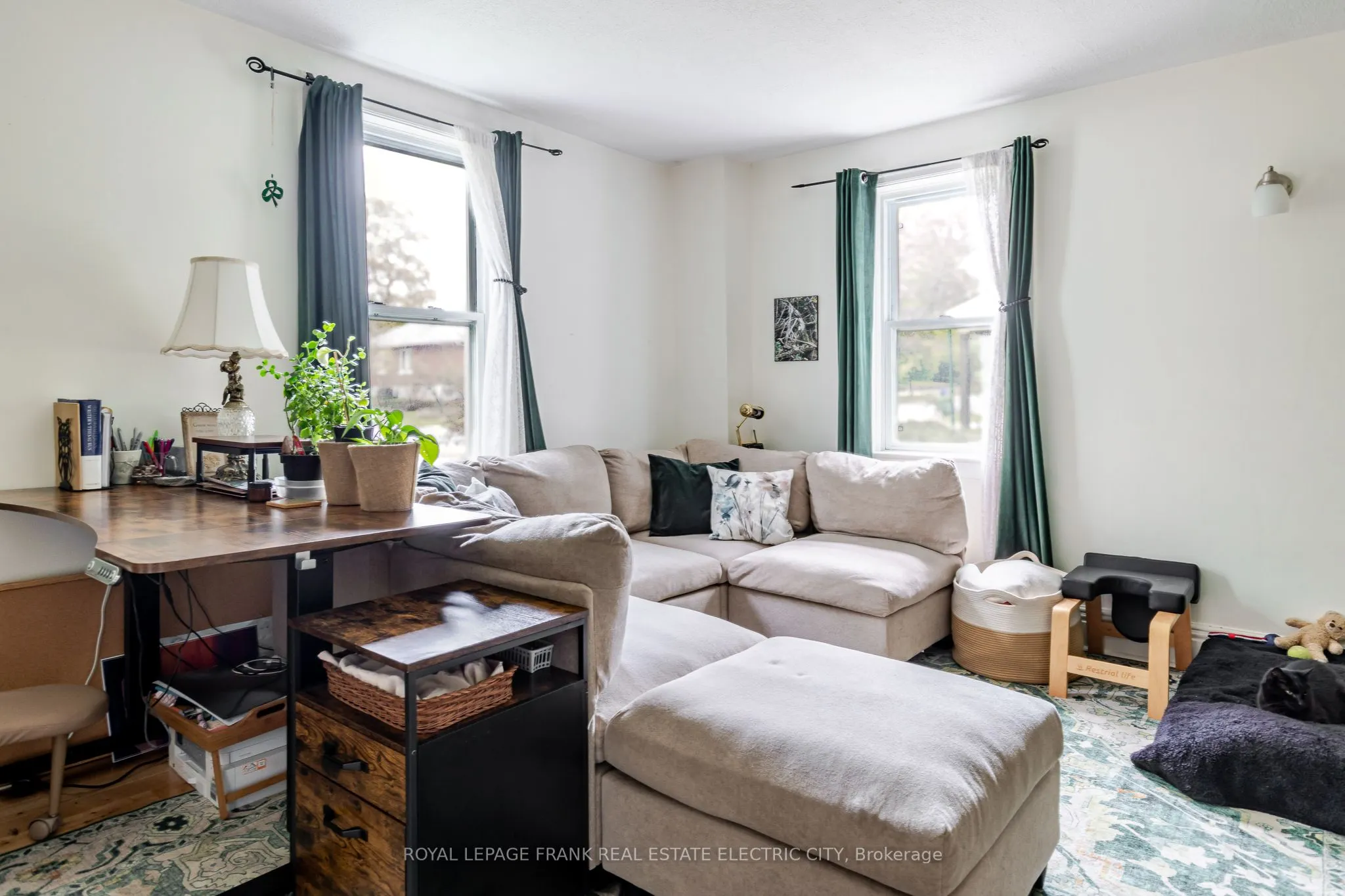 733-735 Bethune Street N
