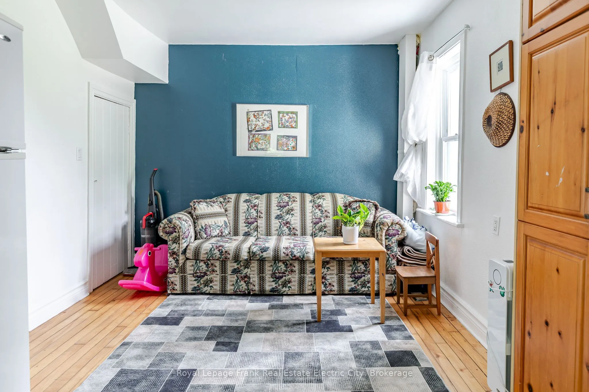 733-735 Bethune Street N