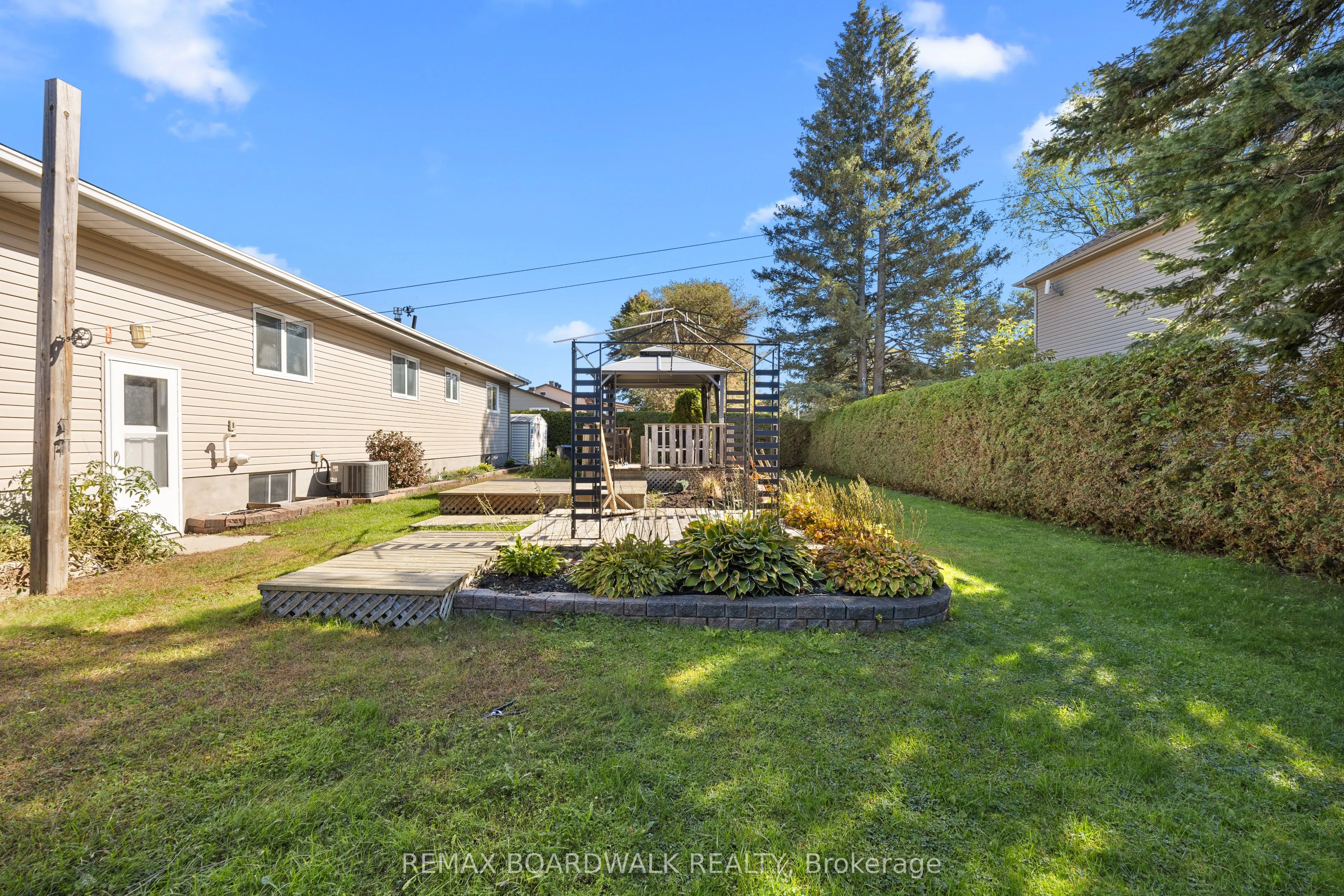 2187 Des Pins Street