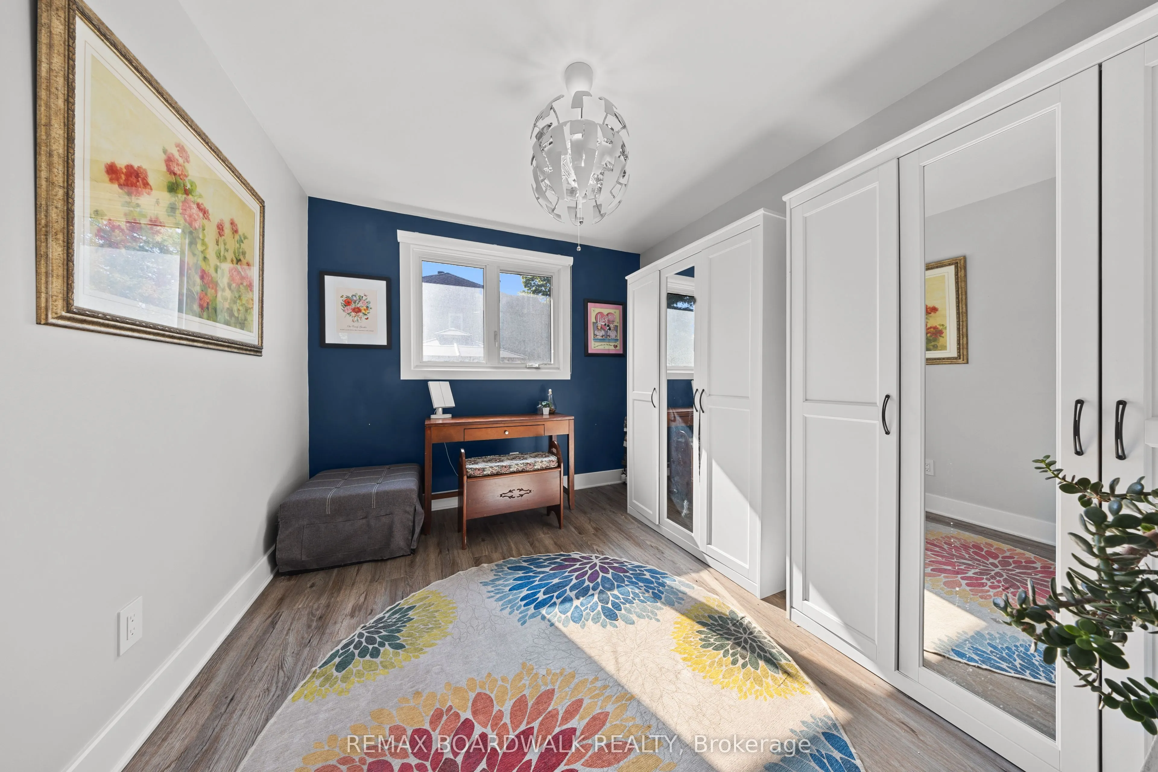 2187 Des Pins Street
