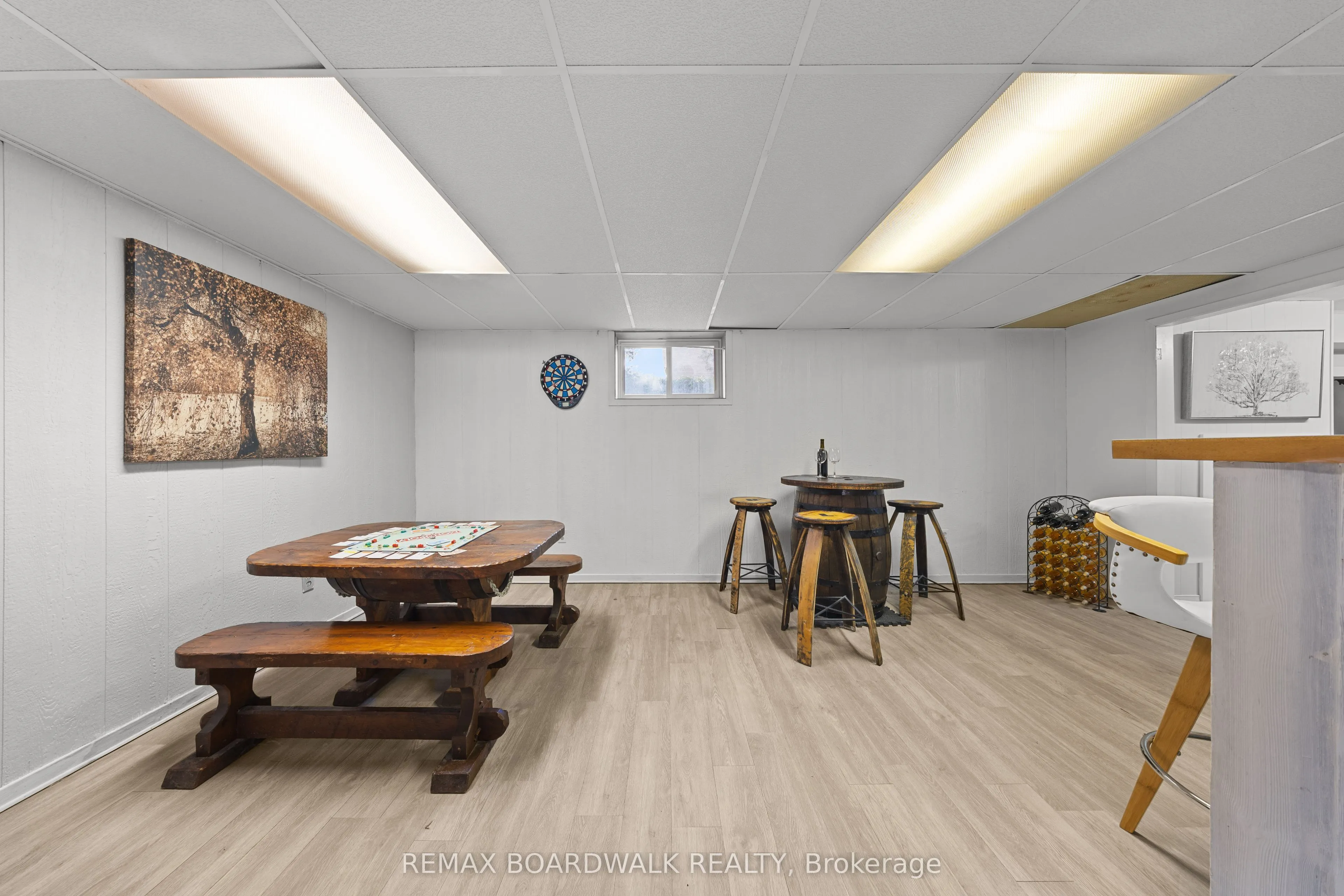 2187 Des Pins Street