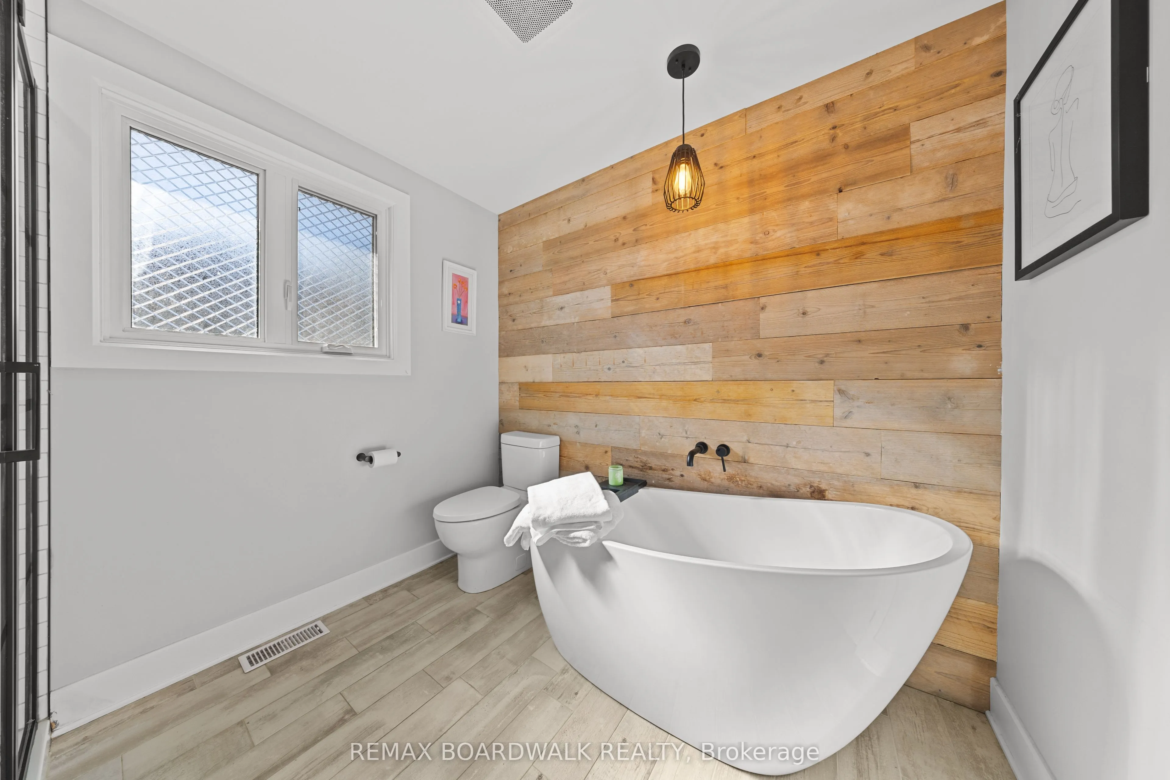 2187 Des Pins Street