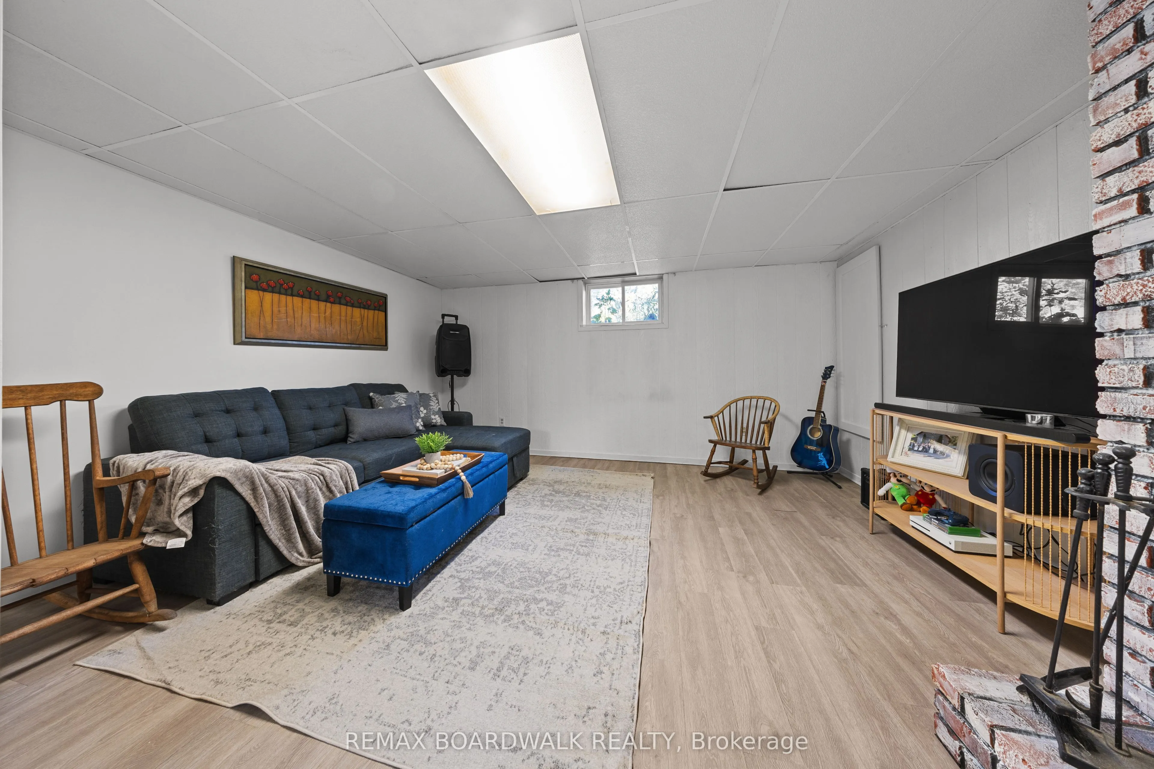 2187 Des Pins Street