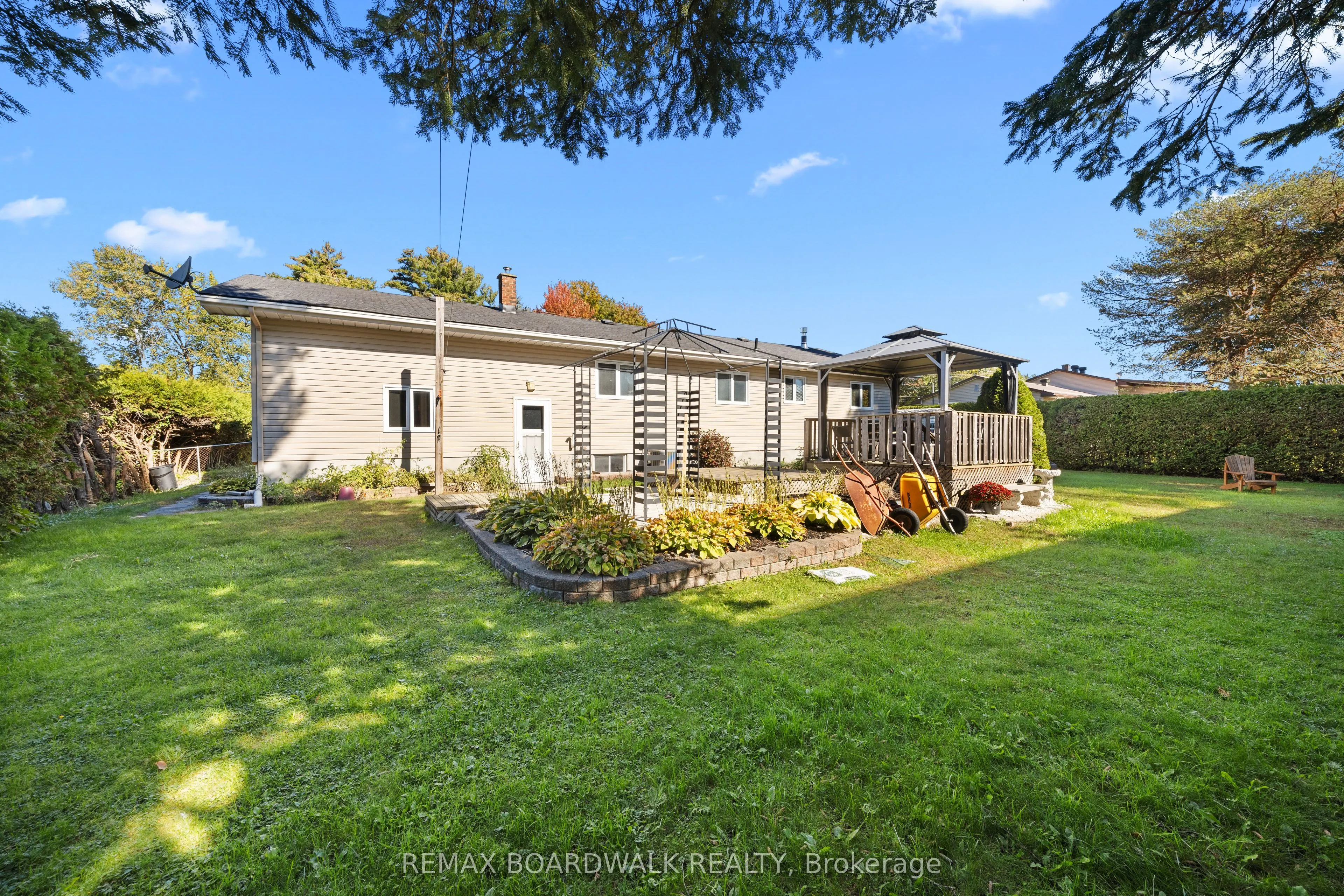 2187 Des Pins Street