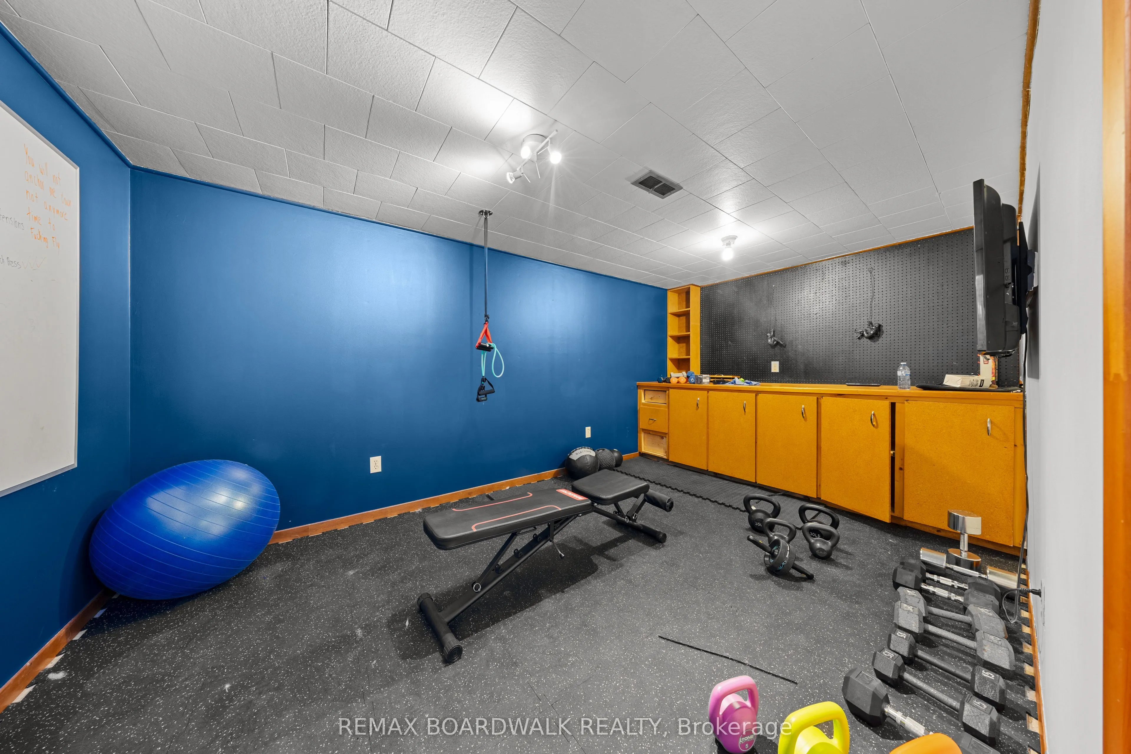 2187 Des Pins Street