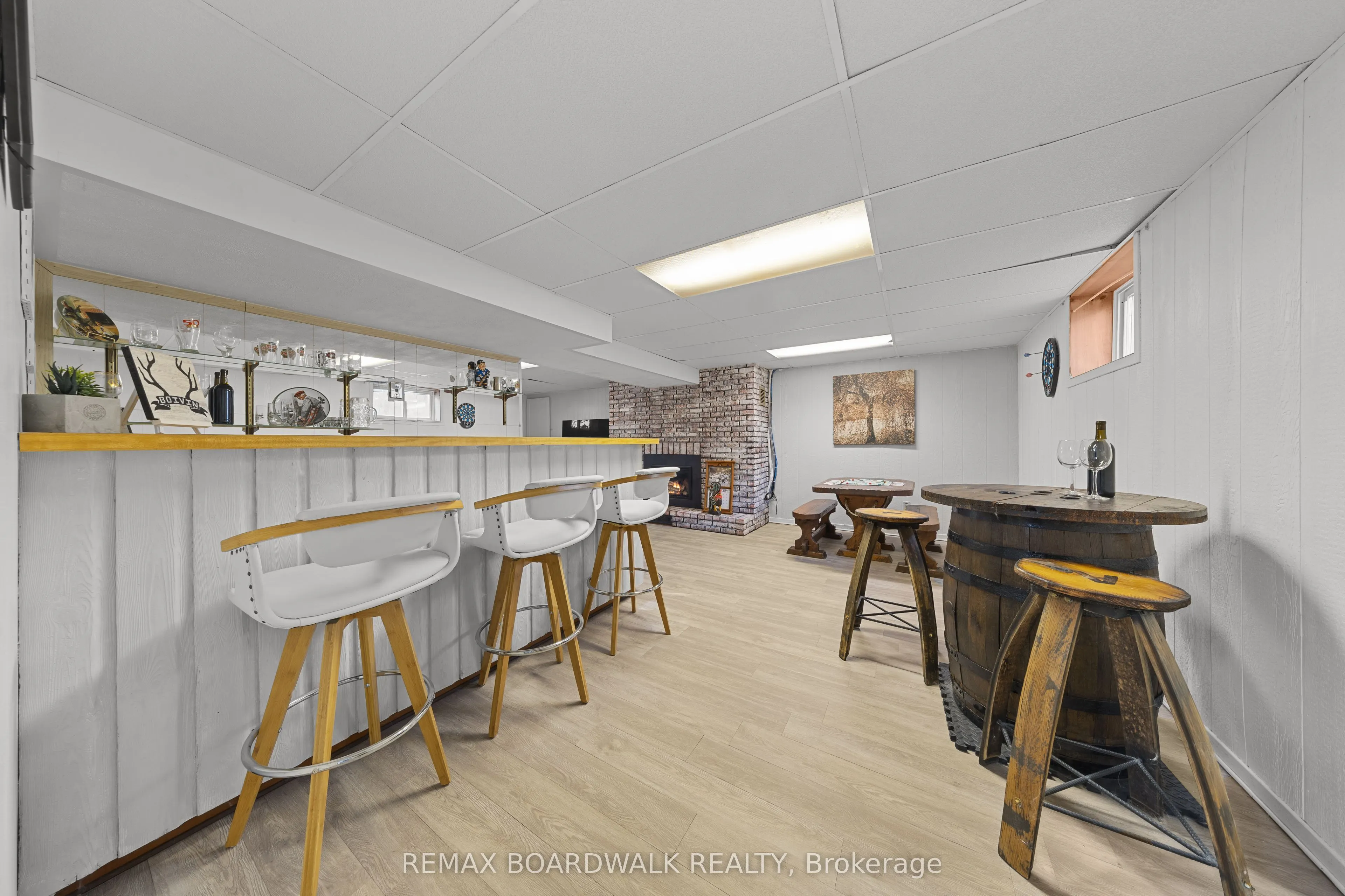 2187 Des Pins Street