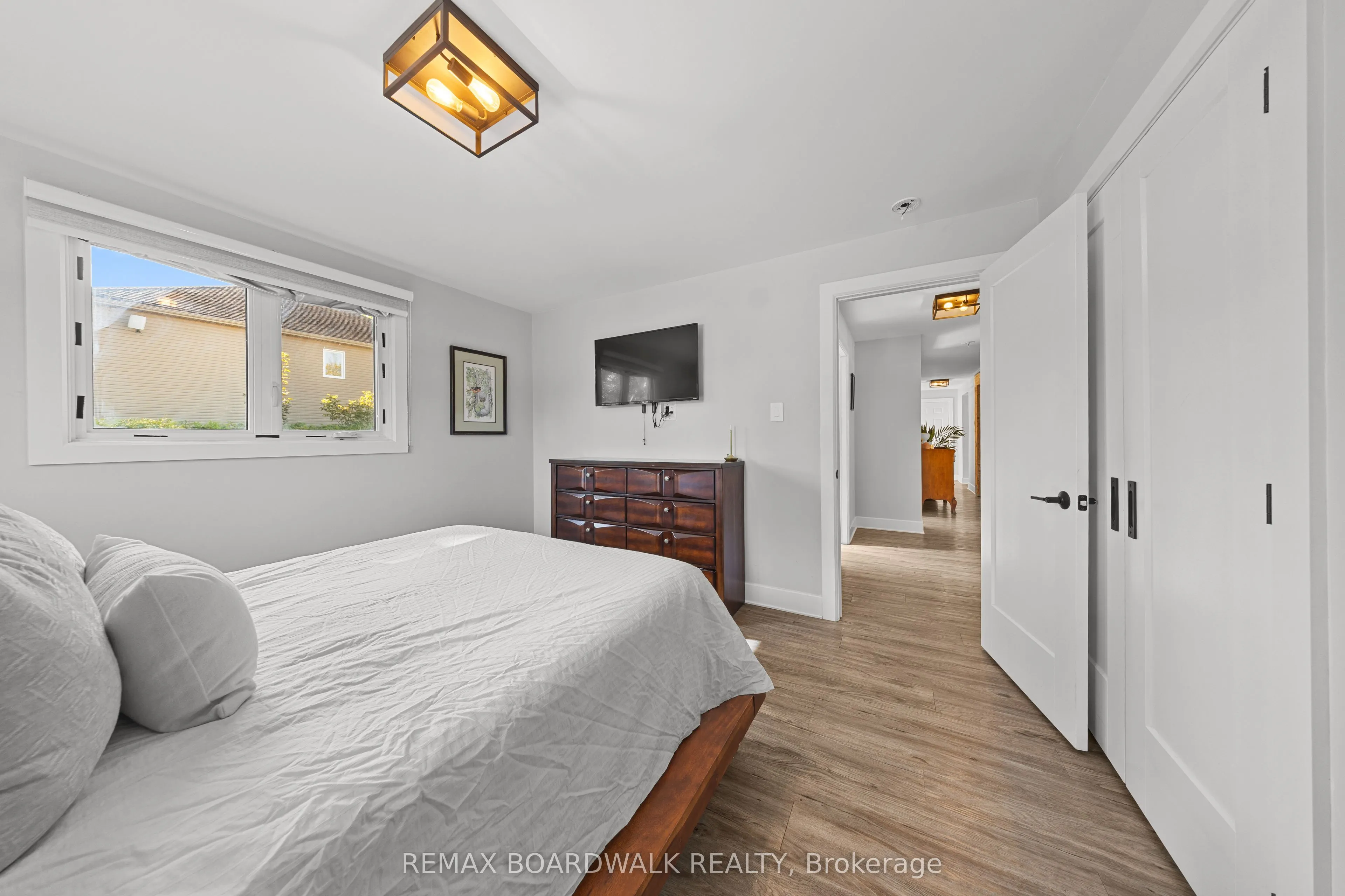 2187 Des Pins Street