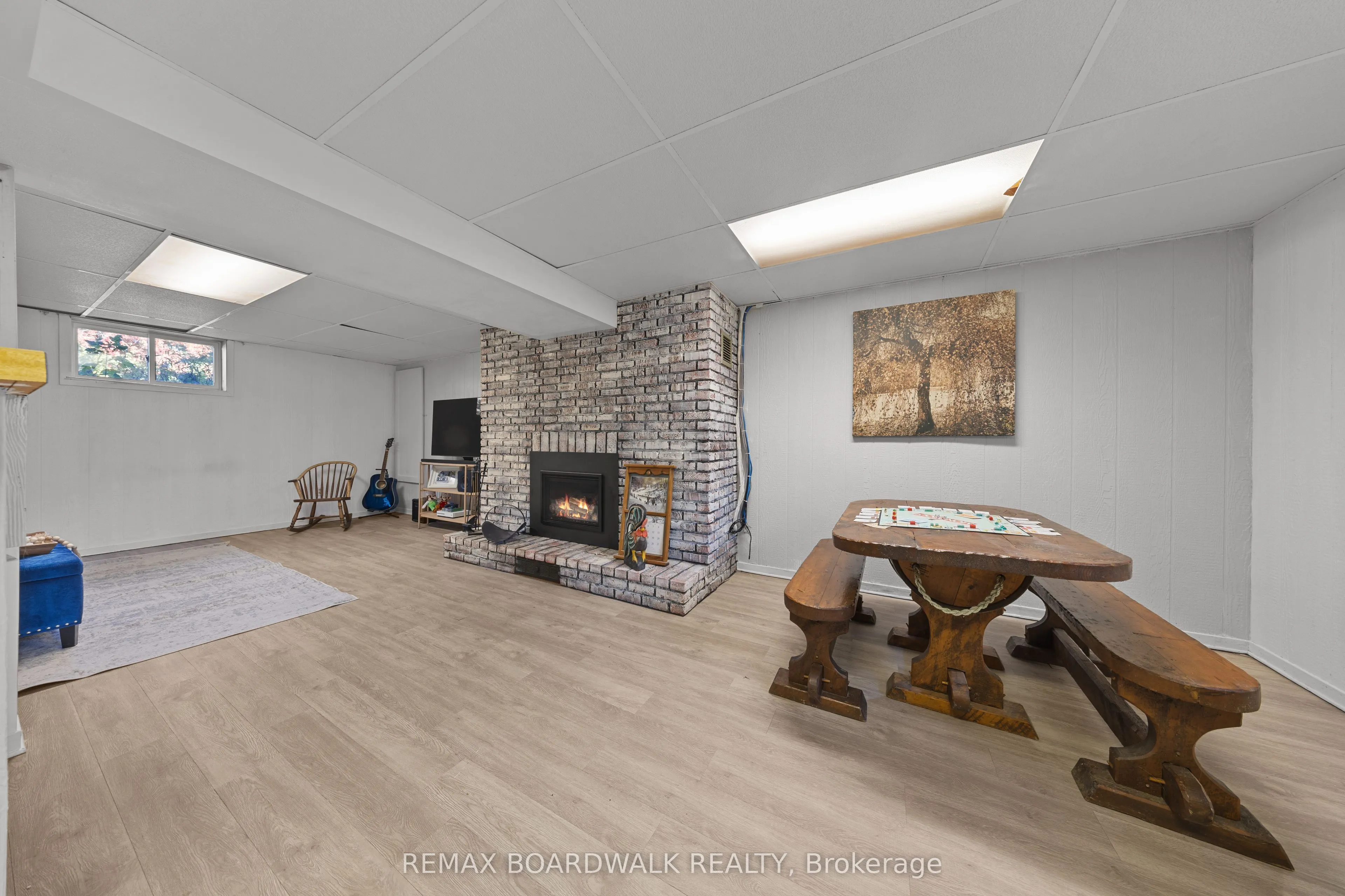 2187 Des Pins Street