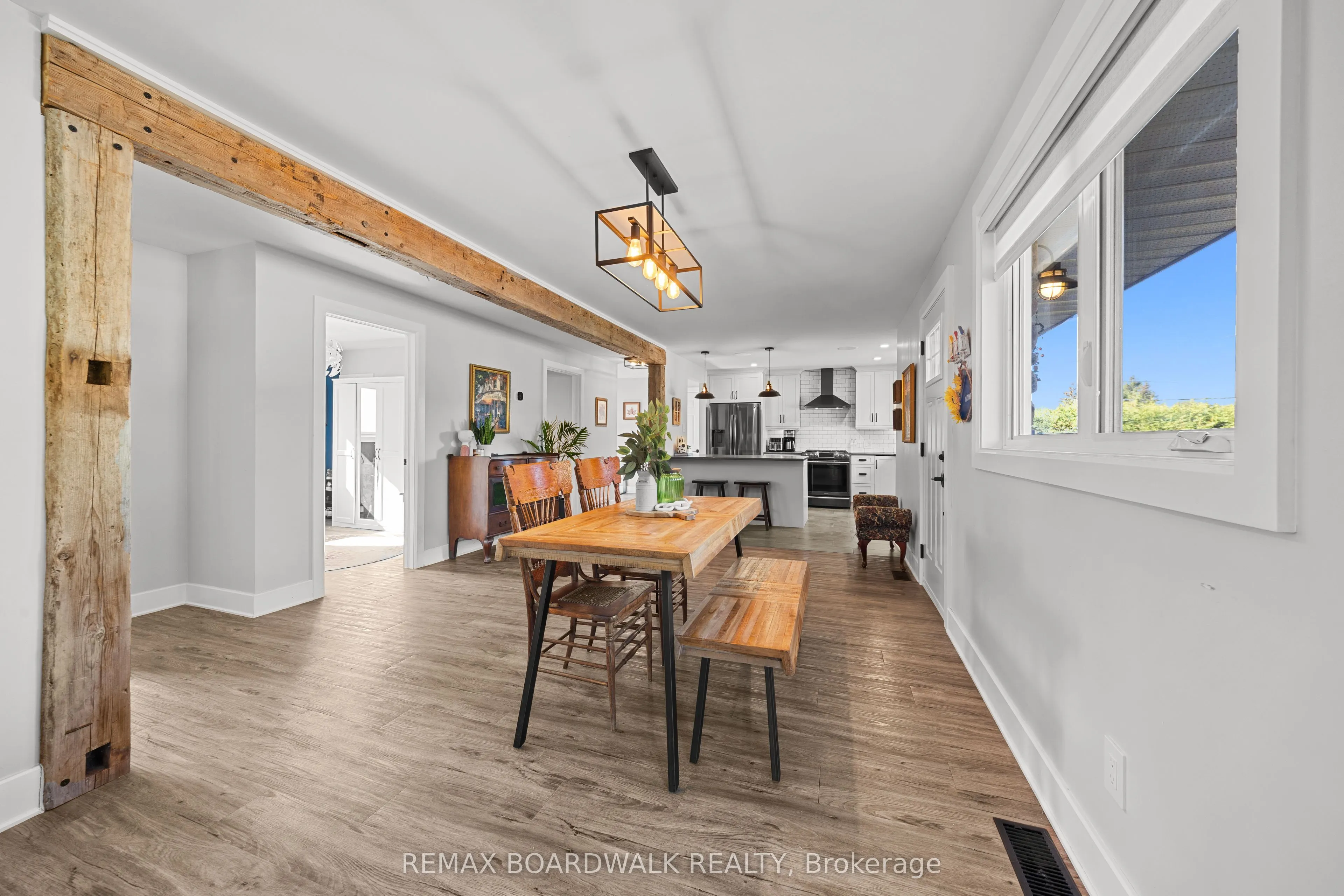 2187 Des Pins Street