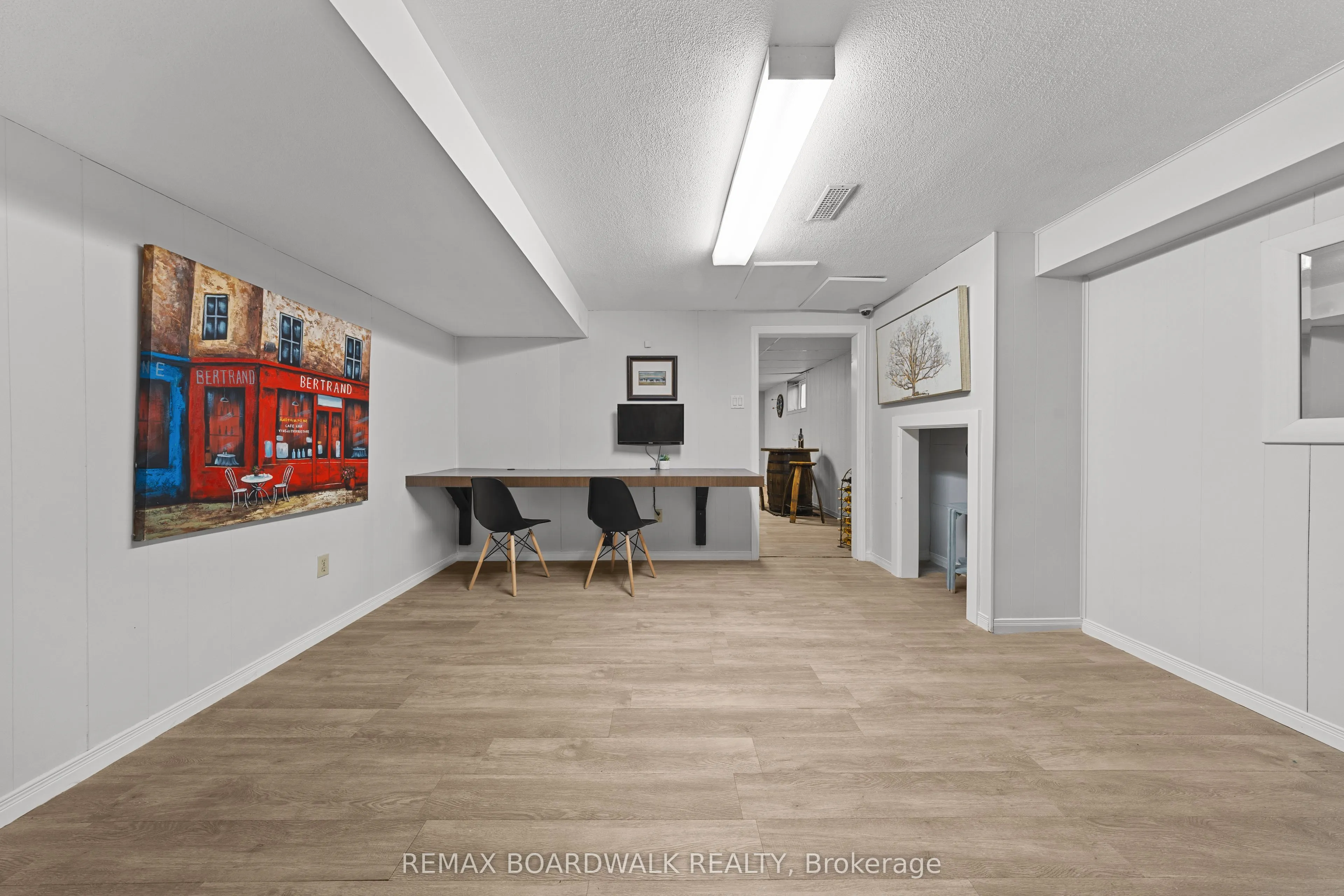 2187 Des Pins Street
